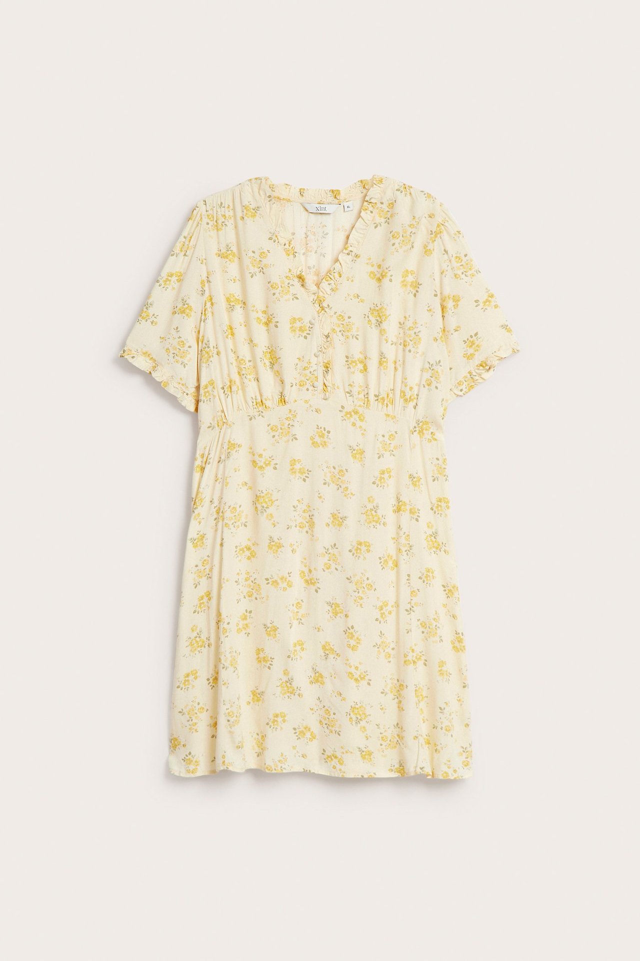 Edestä: Vaaleankeltainen kukkakuvioinen viskoosimekko, V-pääntie, päällystetyt napit, joustovyötärö.