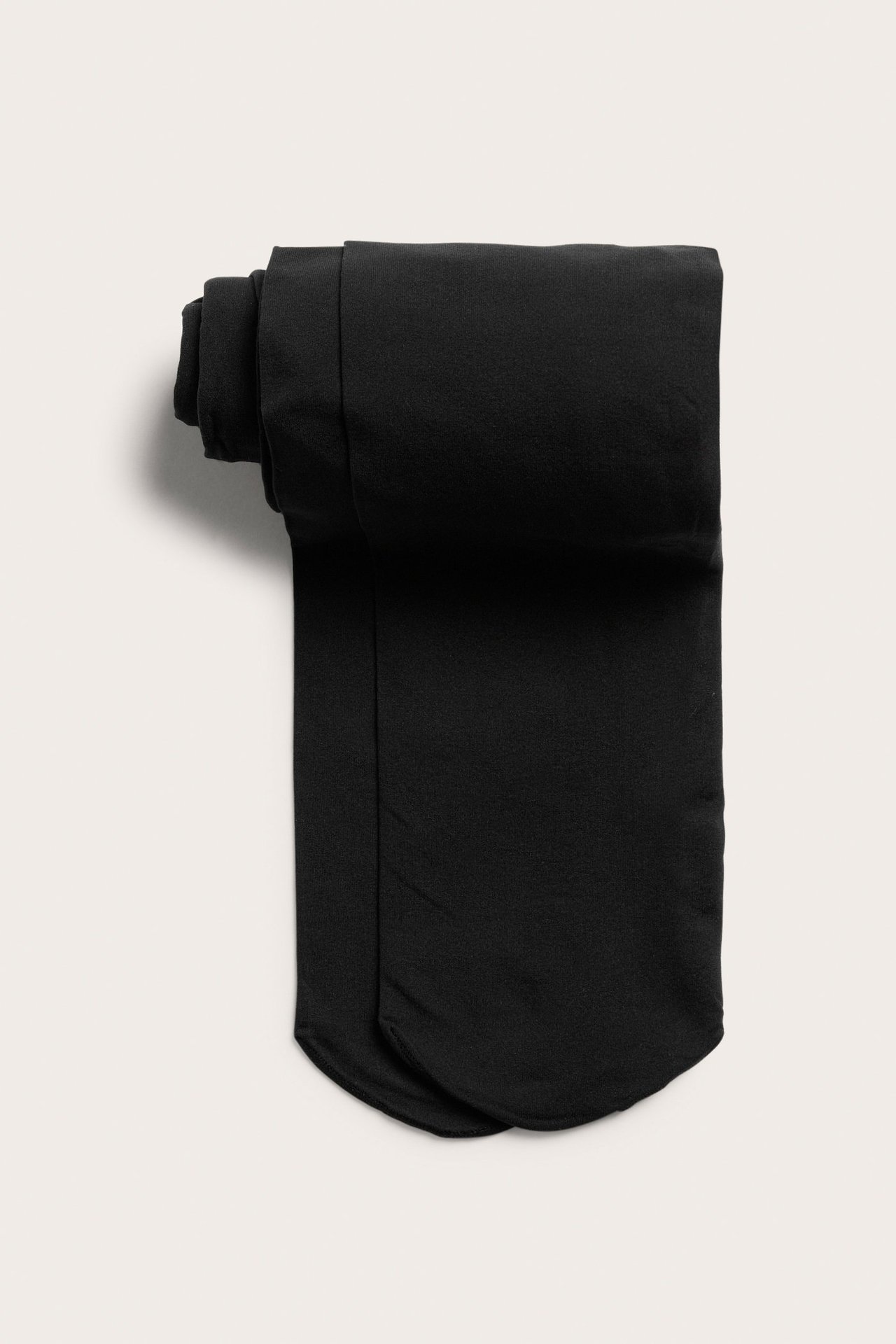 Czarne modelujące rajstopy z podwójnym pasem dla komfortu i wsparcia.