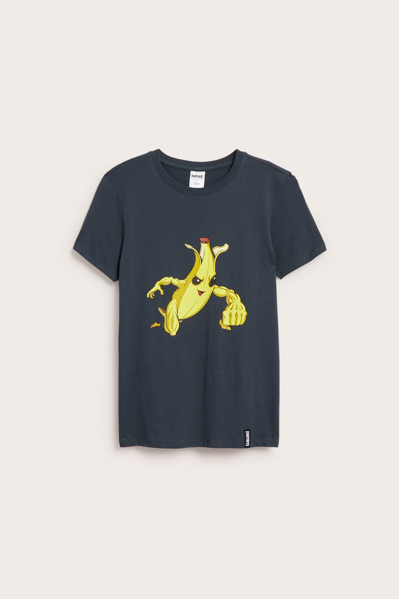 Widok z przodu ciemnoniebieskiego bawełnianego T-shirtu dziecięcego z żółtym nadrukiem postaci banana Fortnite.