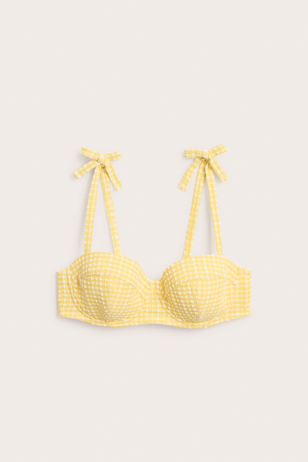Framifrån, gulrutig balconette bikiniöverdel med knytbara axelband.