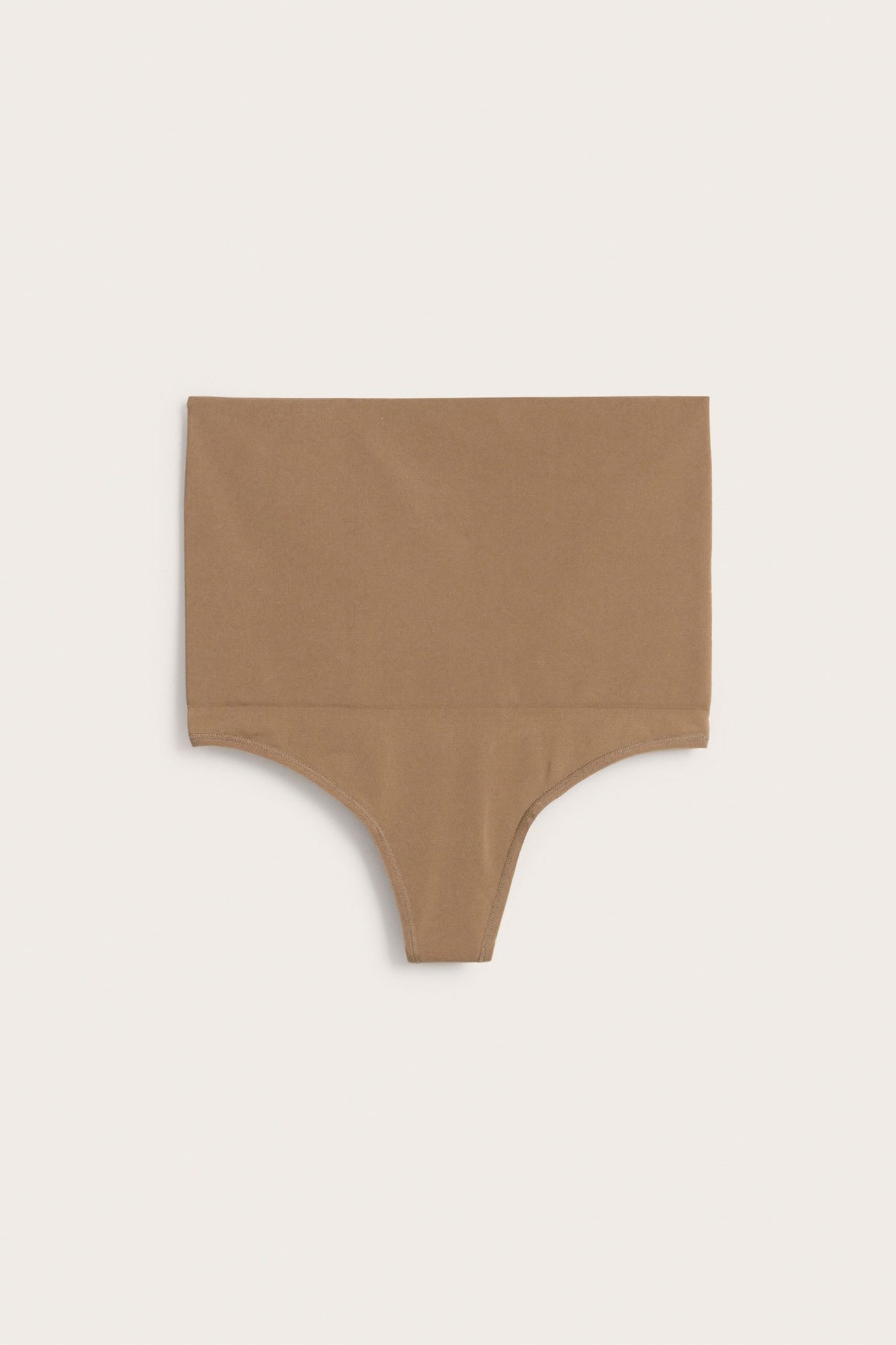 Frontbilde av en ensfarget brun, høylivet shaping-stringtruse laget av elastisk stoff.