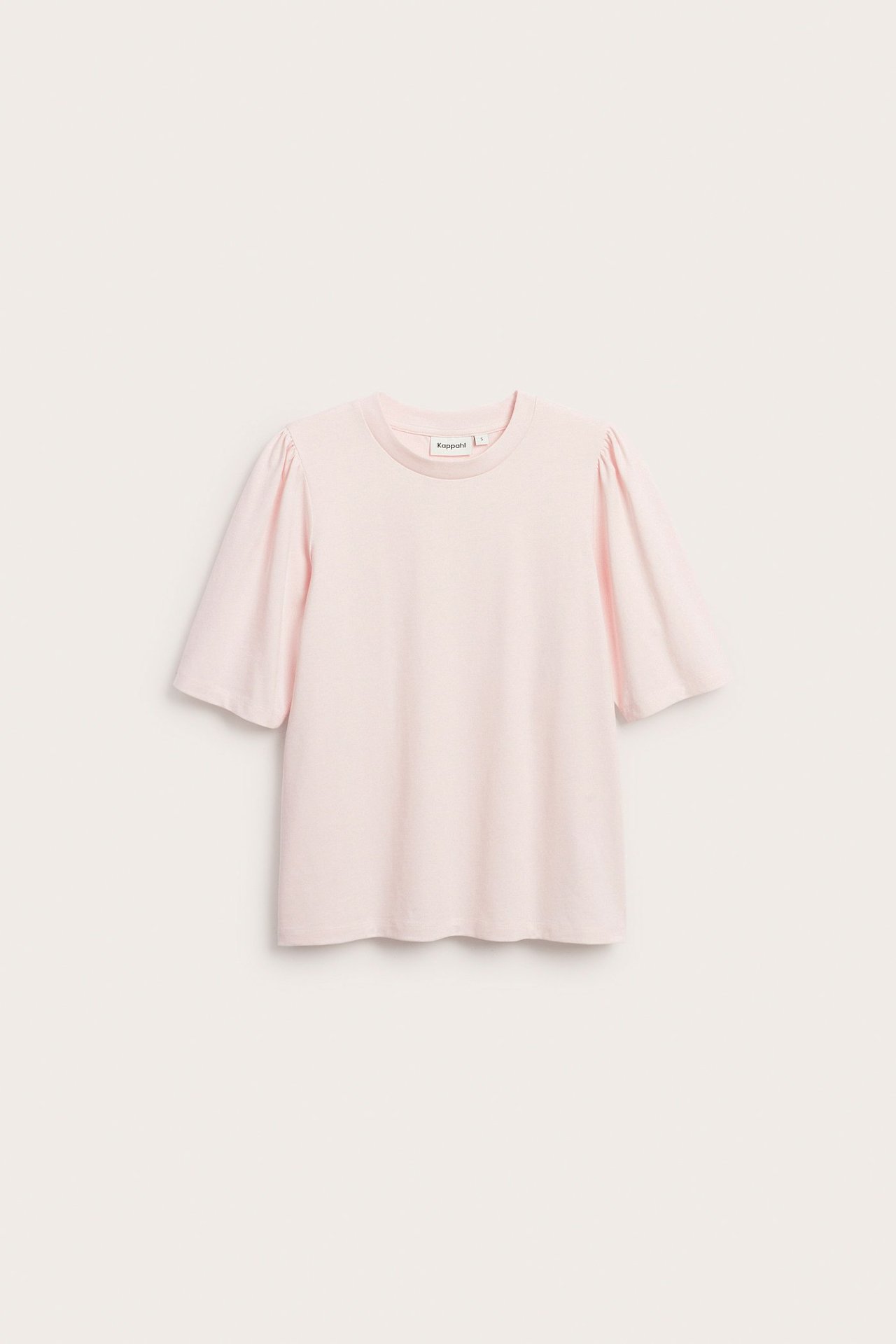 Frontvisning av en lyserosa bomullstopp med rund hals og korte puffermer.