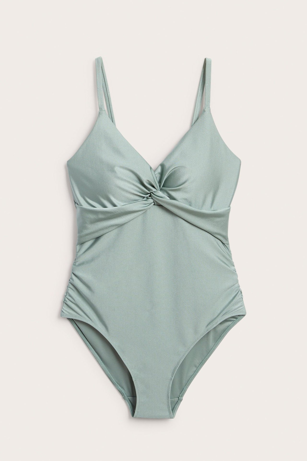Frontvisning av en ensfarget lysegrønn badedrakt for dame med tvistdetalj ved bysten og rynkede sider.
