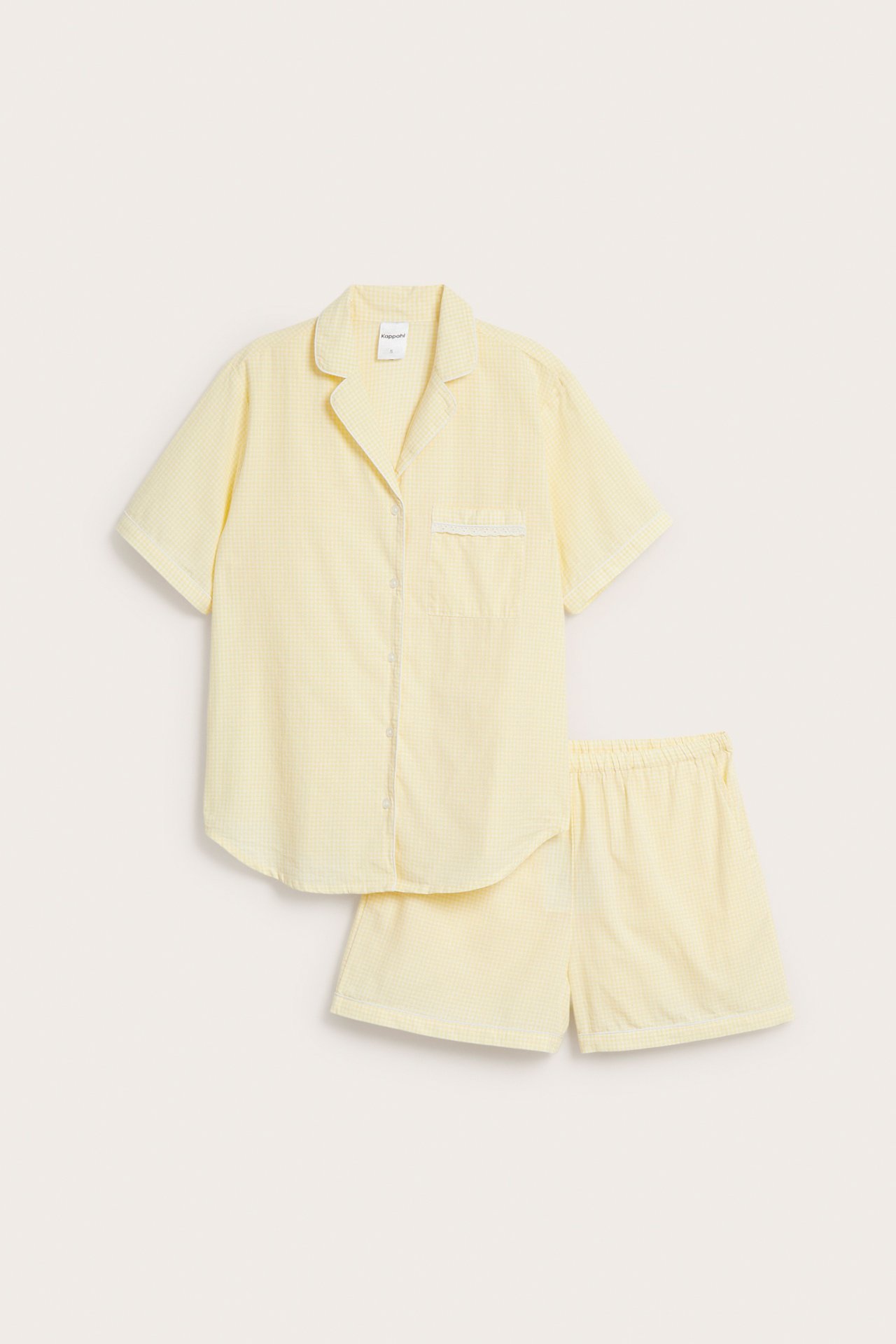 Forfra: Lys beige rutete bomullspysjamasett med kortermet topp og matchende shorts.