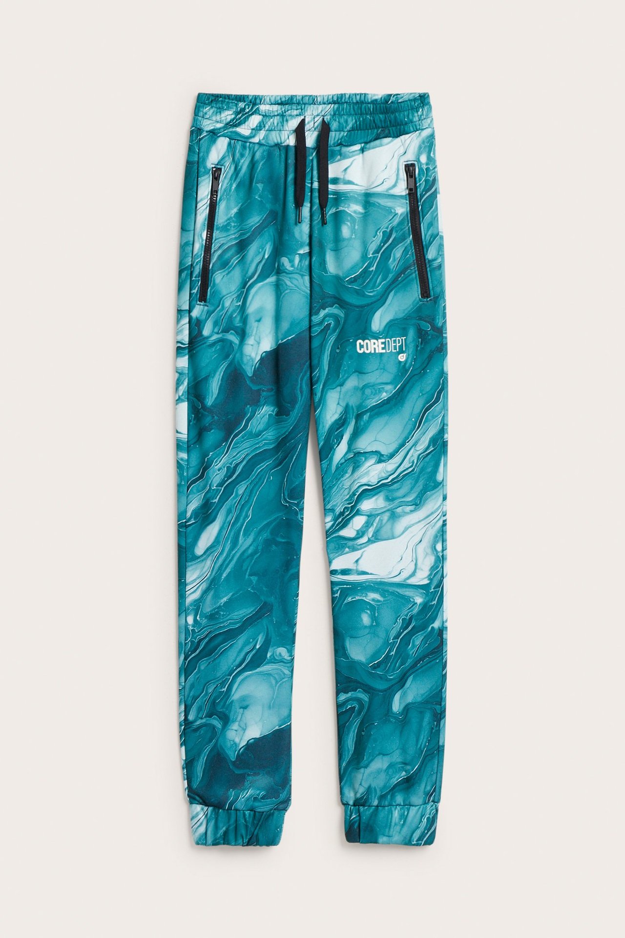 Widok z przodu zielonych, wzorzystych spodni dresowych z poliestru z nadrukiem, czarnym sznurkiem i zamkami.