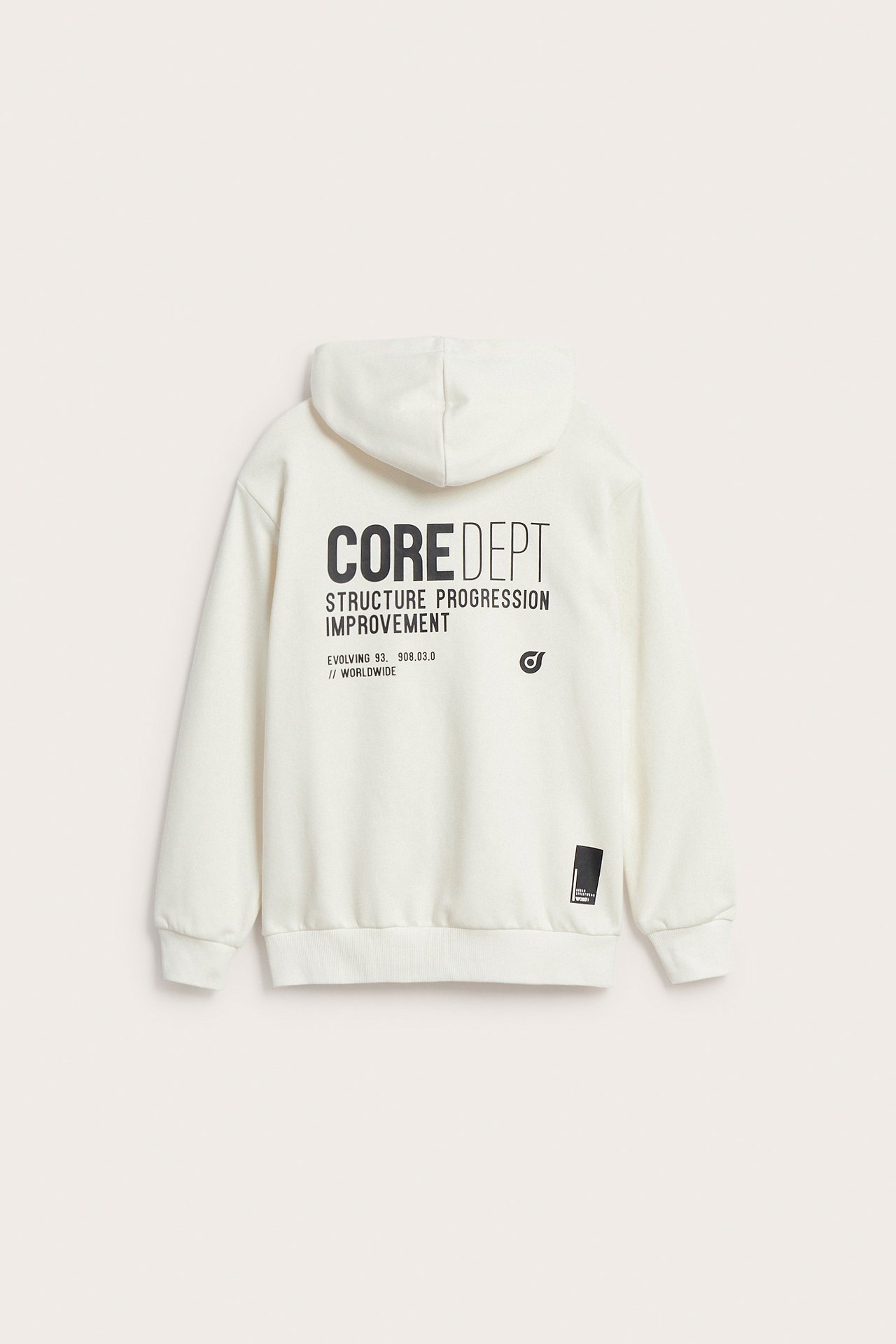 Tylny widok białej bluzy z kapturem z czarnym nadrukiem 'CORE DEPT' na plecach.