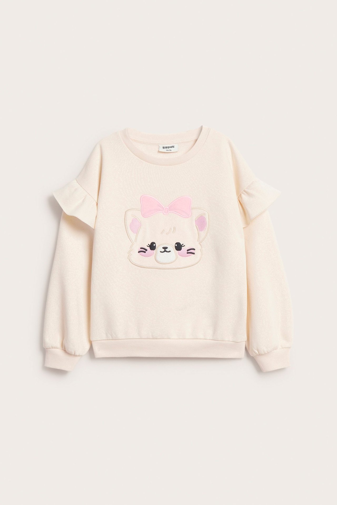 Z przodu: Dziecięca bluza ecru z falbanami na rękawach i aplikacją kotka z różową kokardką.