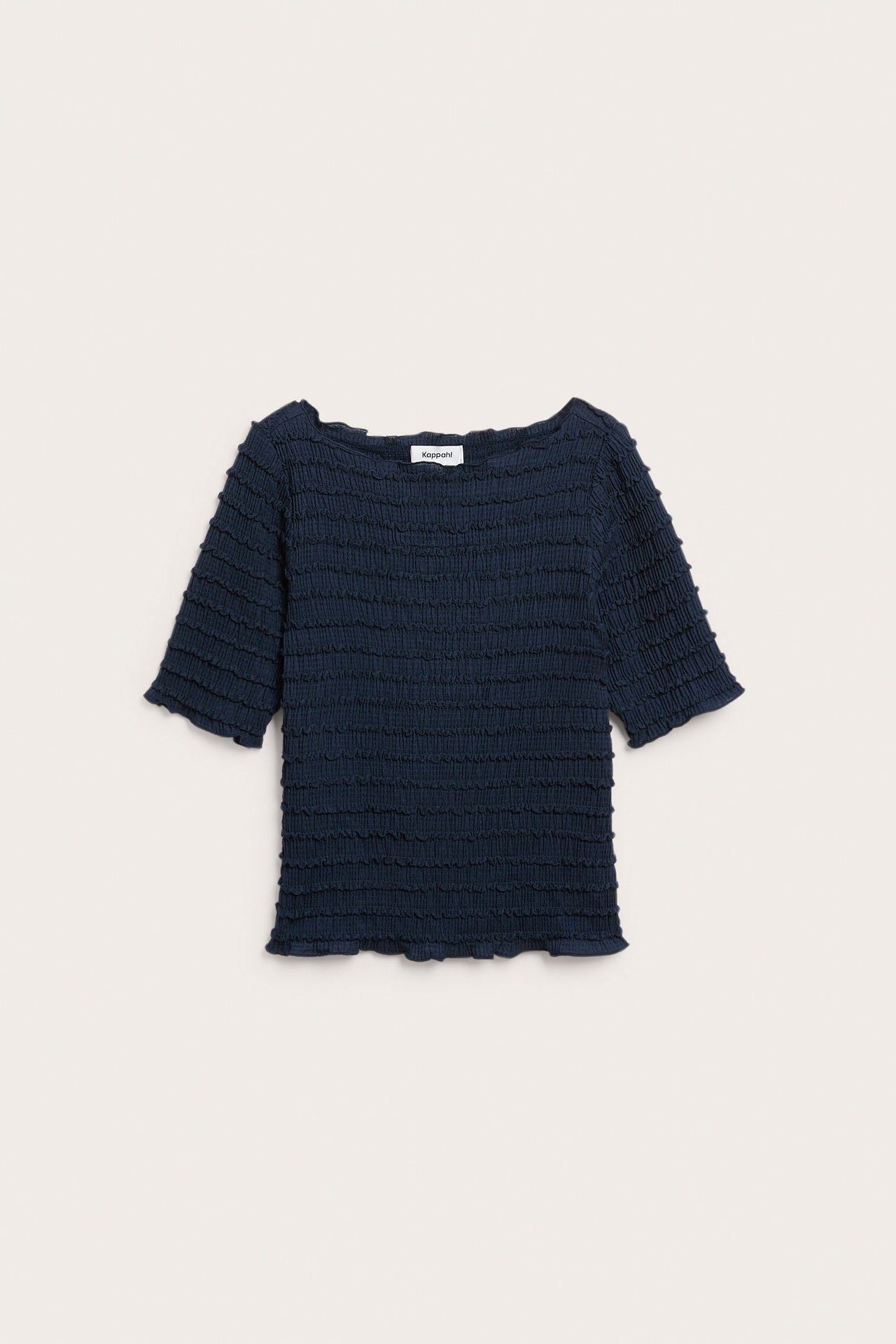 Framsida av en mörkblå strukturerad kortärmad topp med båtringning, i polyesterblandning.