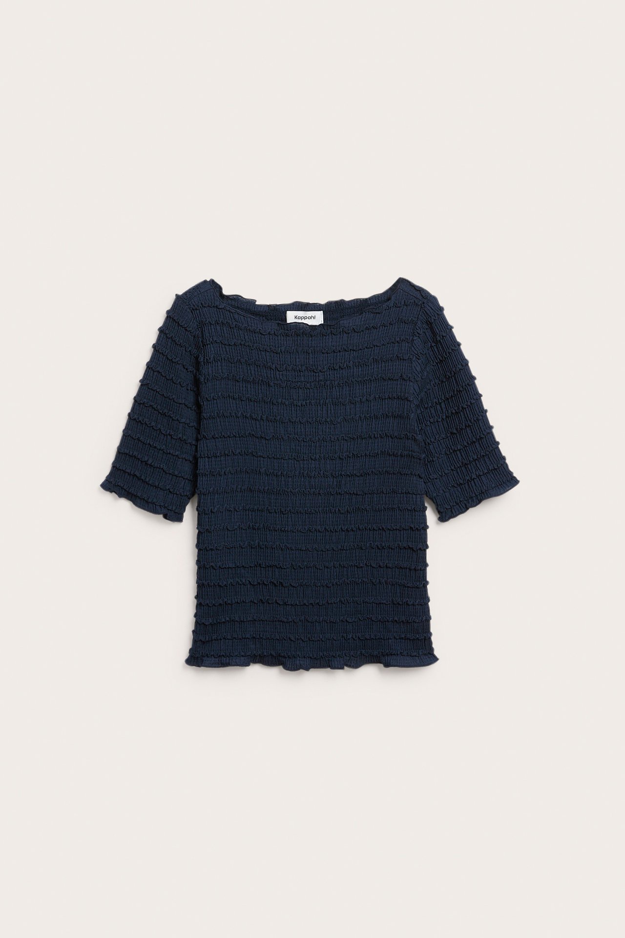 Widok z przodu granatowego topu z fakturą, dekoltem w łódkę i krótkimi rękawami z poliestru.