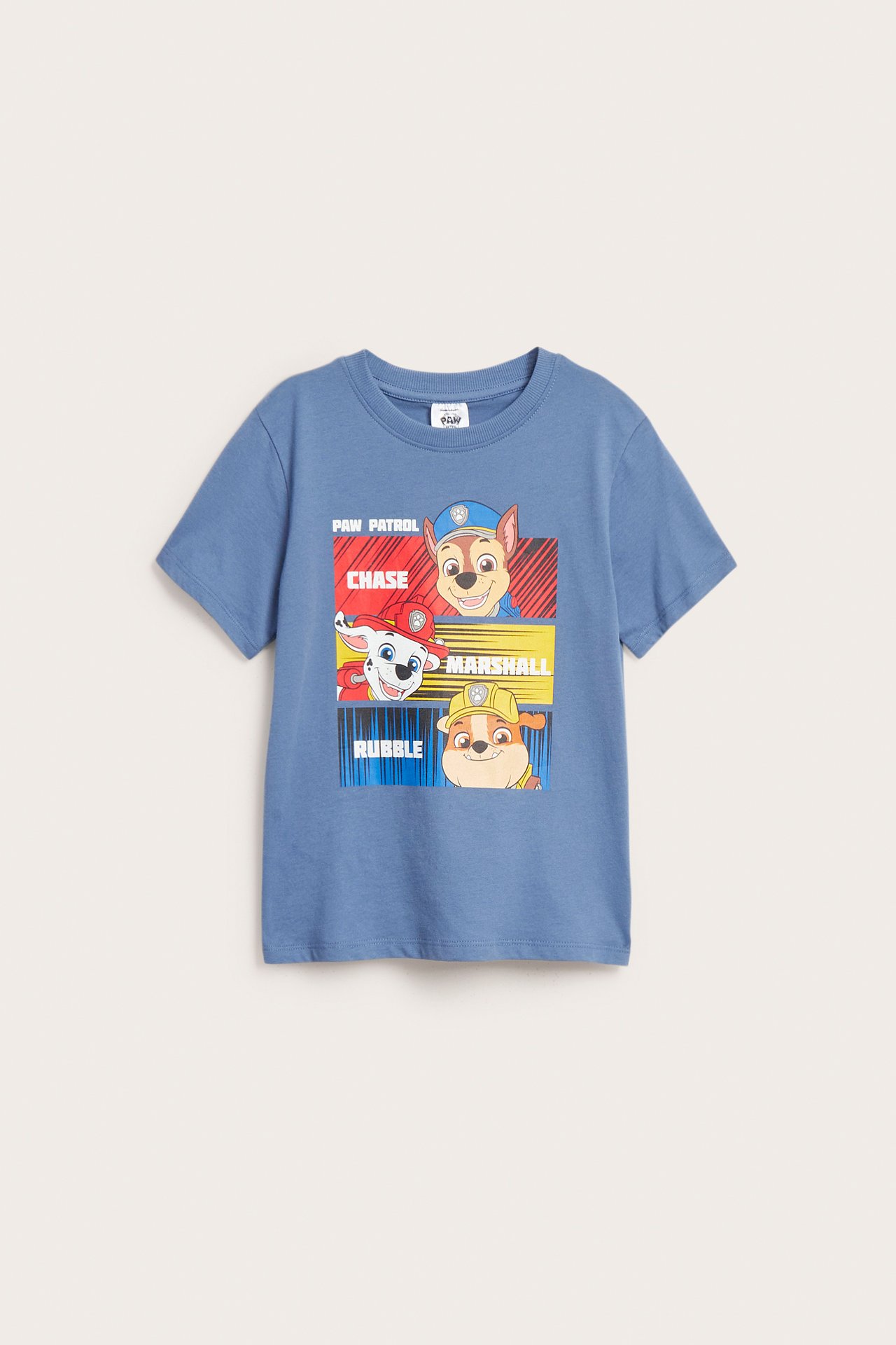 Widok z przodu: niebieska bawełniana koszulka dziecięca z krótkim rękawem i nadrukiem Psi Patrol.