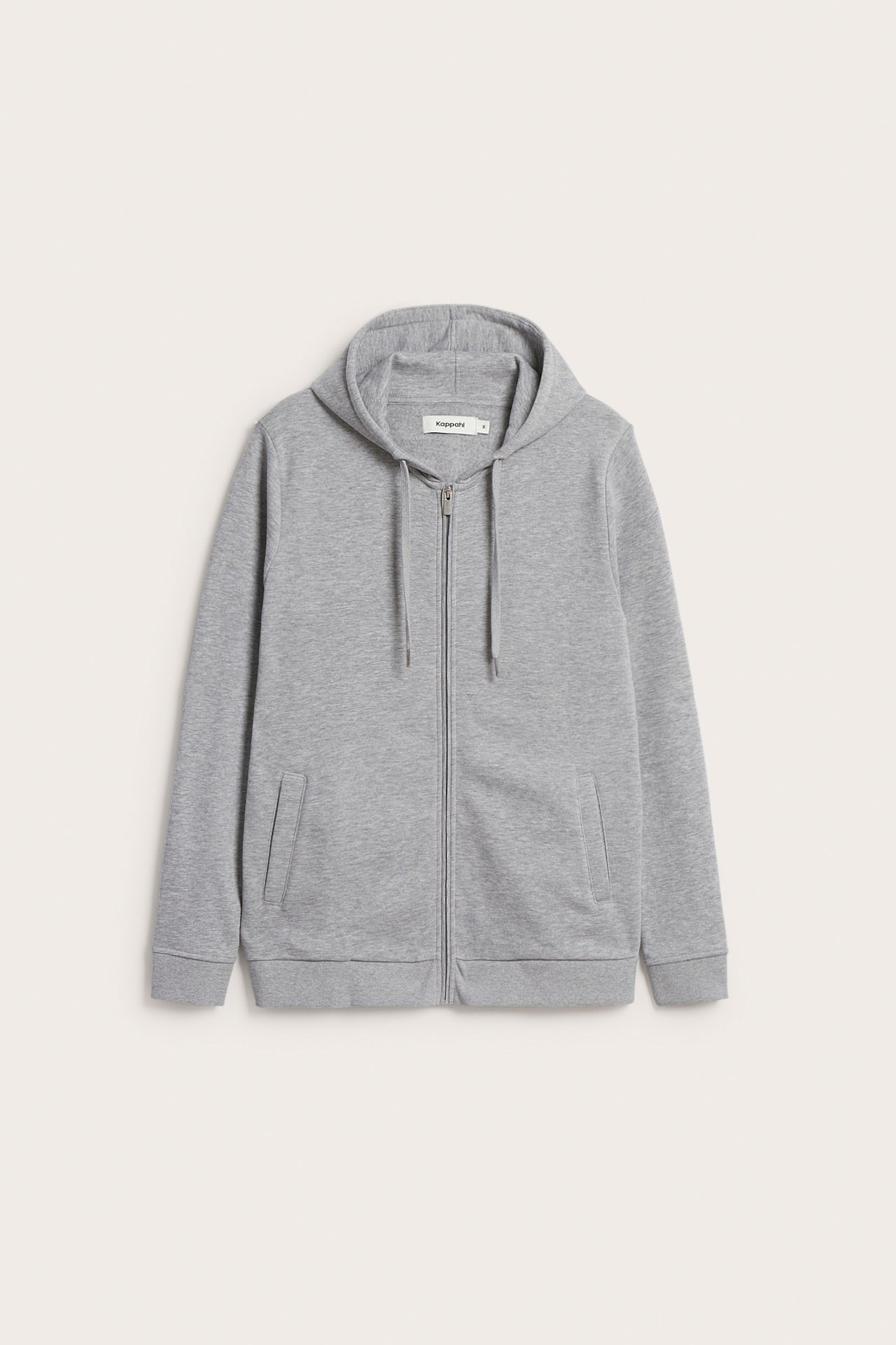 Edestäpäin: vaaleanharmaa meleerattu vetoketjuhuppari, jossa kiristysnyörillinen huppu, resorit ja etutaskut.