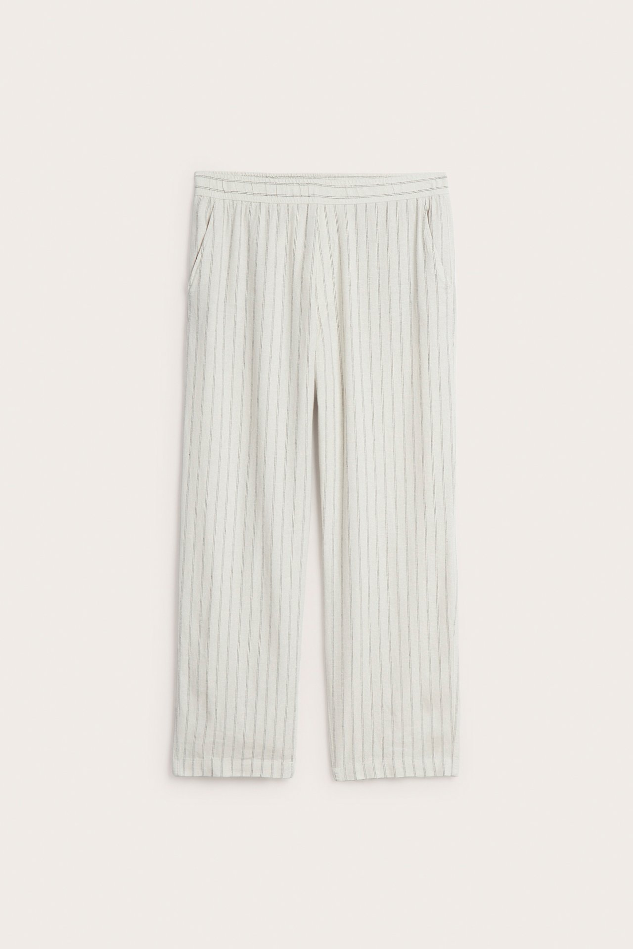 Frontbilde av menns lysebeige, vertikalt stripete linblandingbukser med elastisk midje og sidelommer.