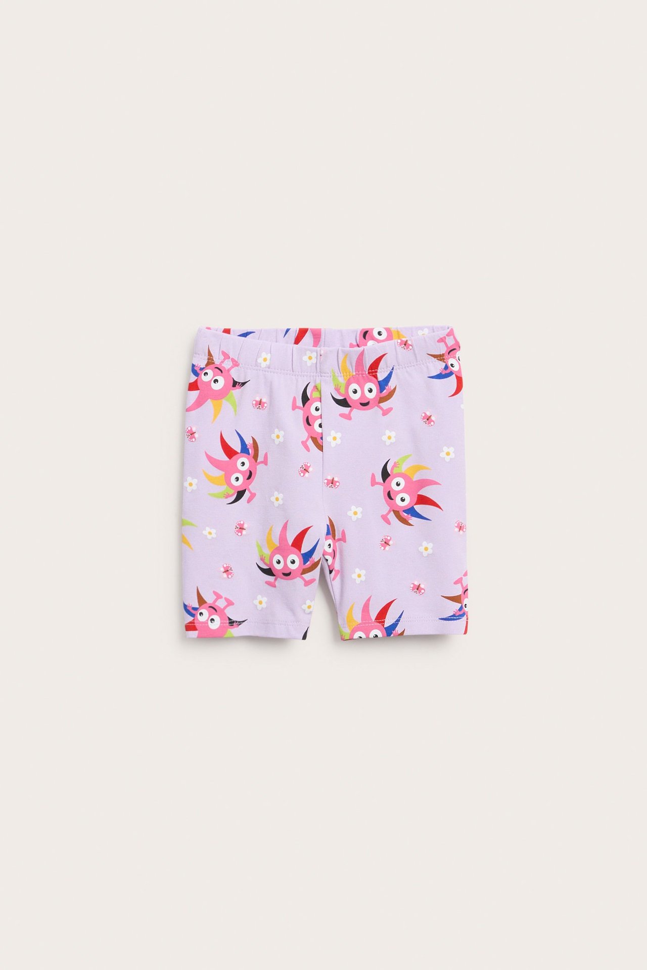 Edestä: Lasten liilat kuvioidut pyöräilyshortsit Babblarna-hahmoilla ja joustavalla vyötäröllä.