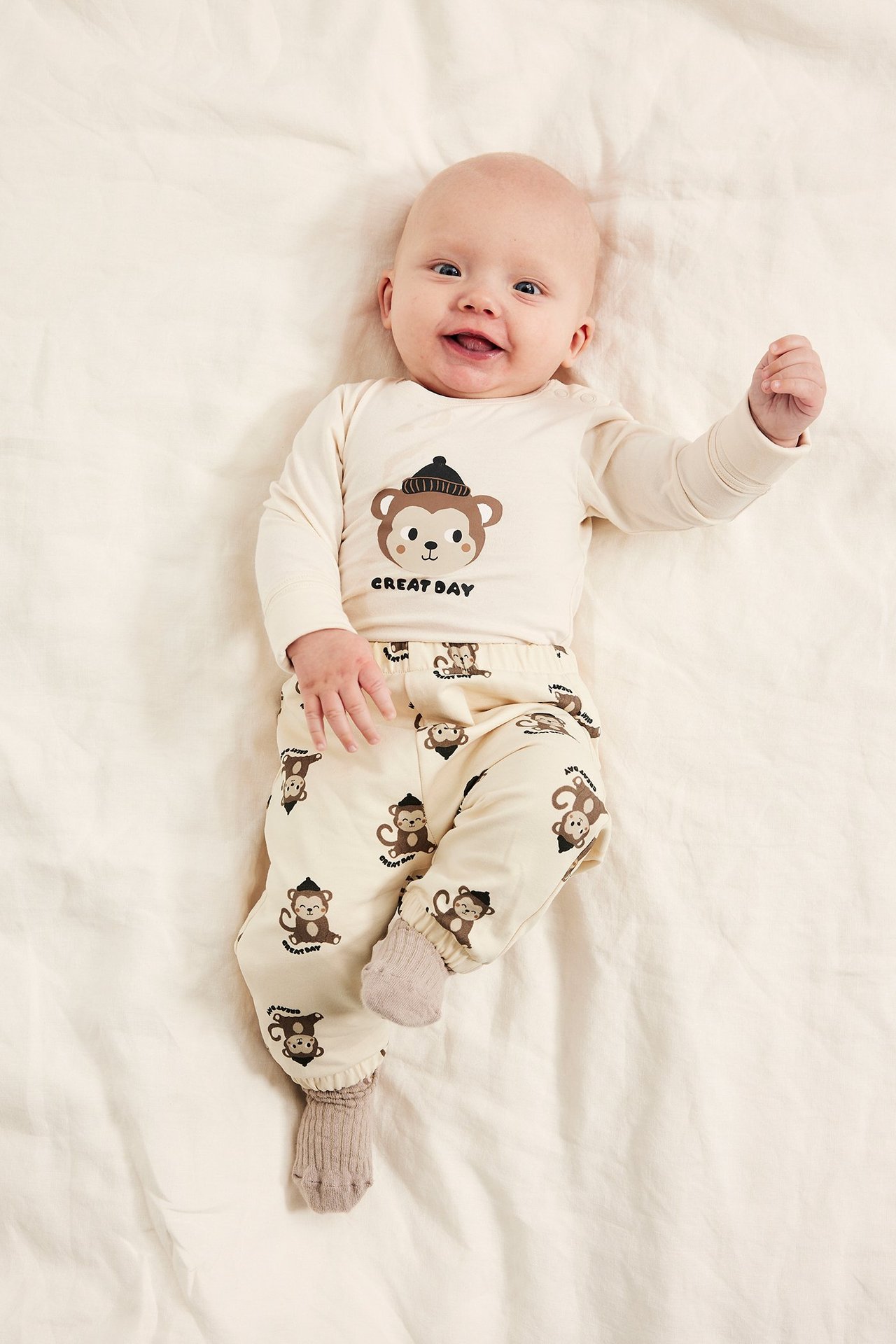 Eläinaiheiset collegehousut