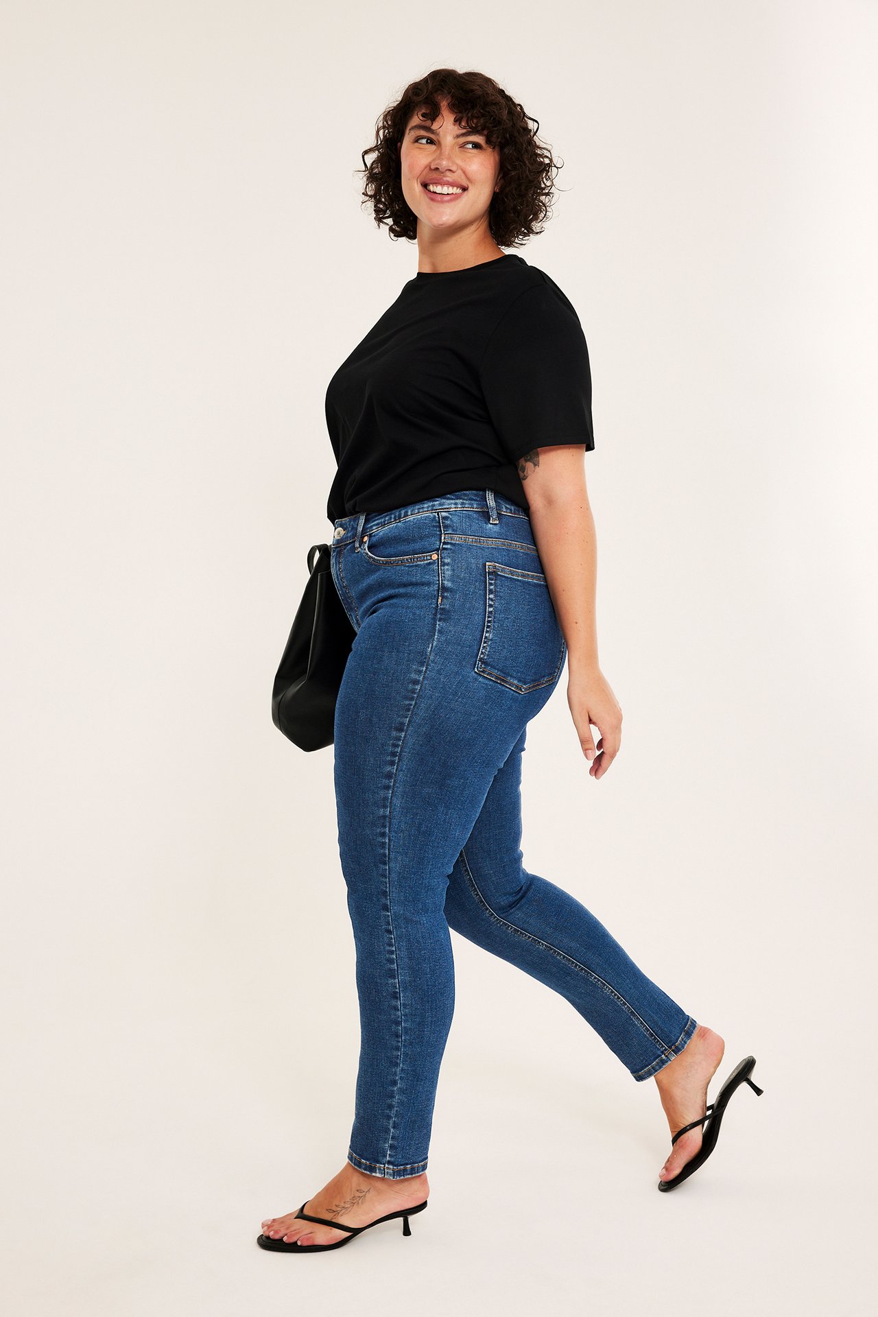 Embracing jeans high waist