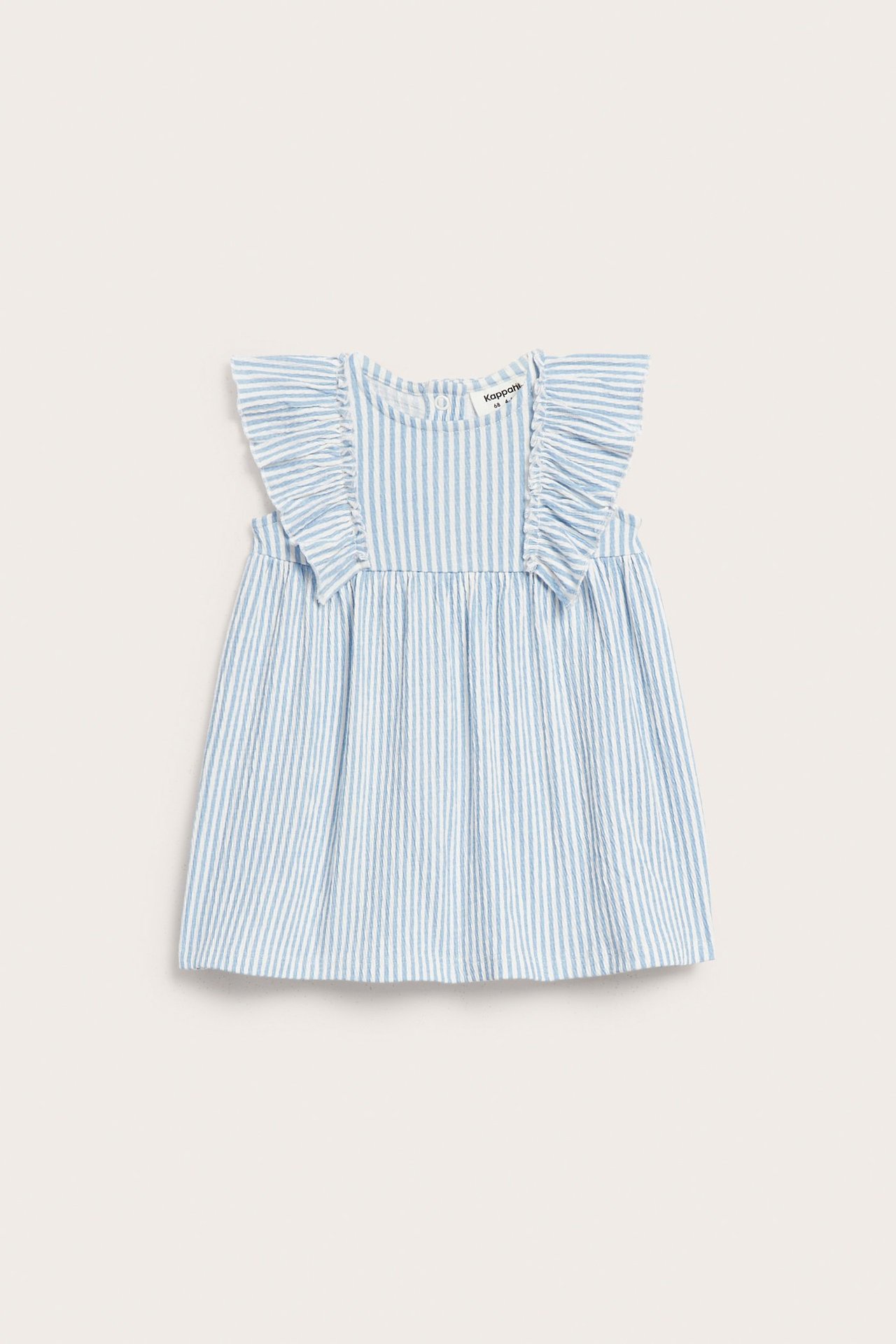 Widok z przodu jasnoniebiesko-białej sukienki niemowlęcej w paski z falbanami na ramionach.