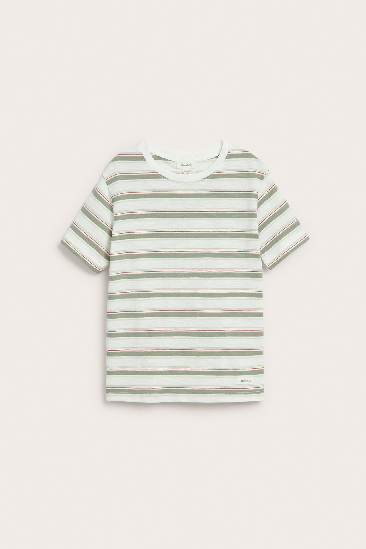 Framifrån: Barnens offwhite, randig t-shirt i slub-bomull med korta ärmar och uppvikta ärmslut.