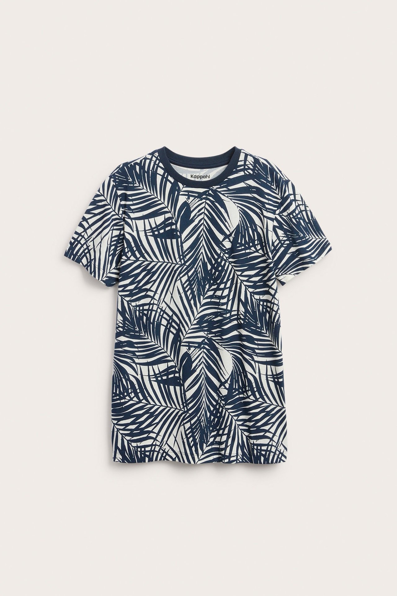 Widok z przodu: koszulka z bawełnianego dżerseju w kolorze ecru z granatowym wzorem liści palmowych.