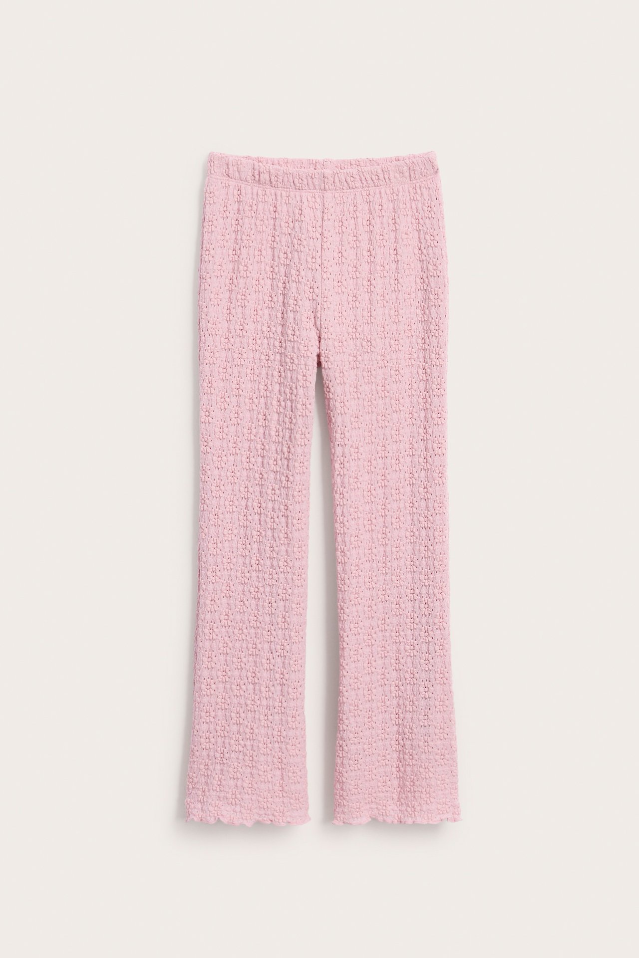 Forfra: Lys rosa utsvingte blondeleggings med elastisk midje og babylock-søm ved benavslutning.