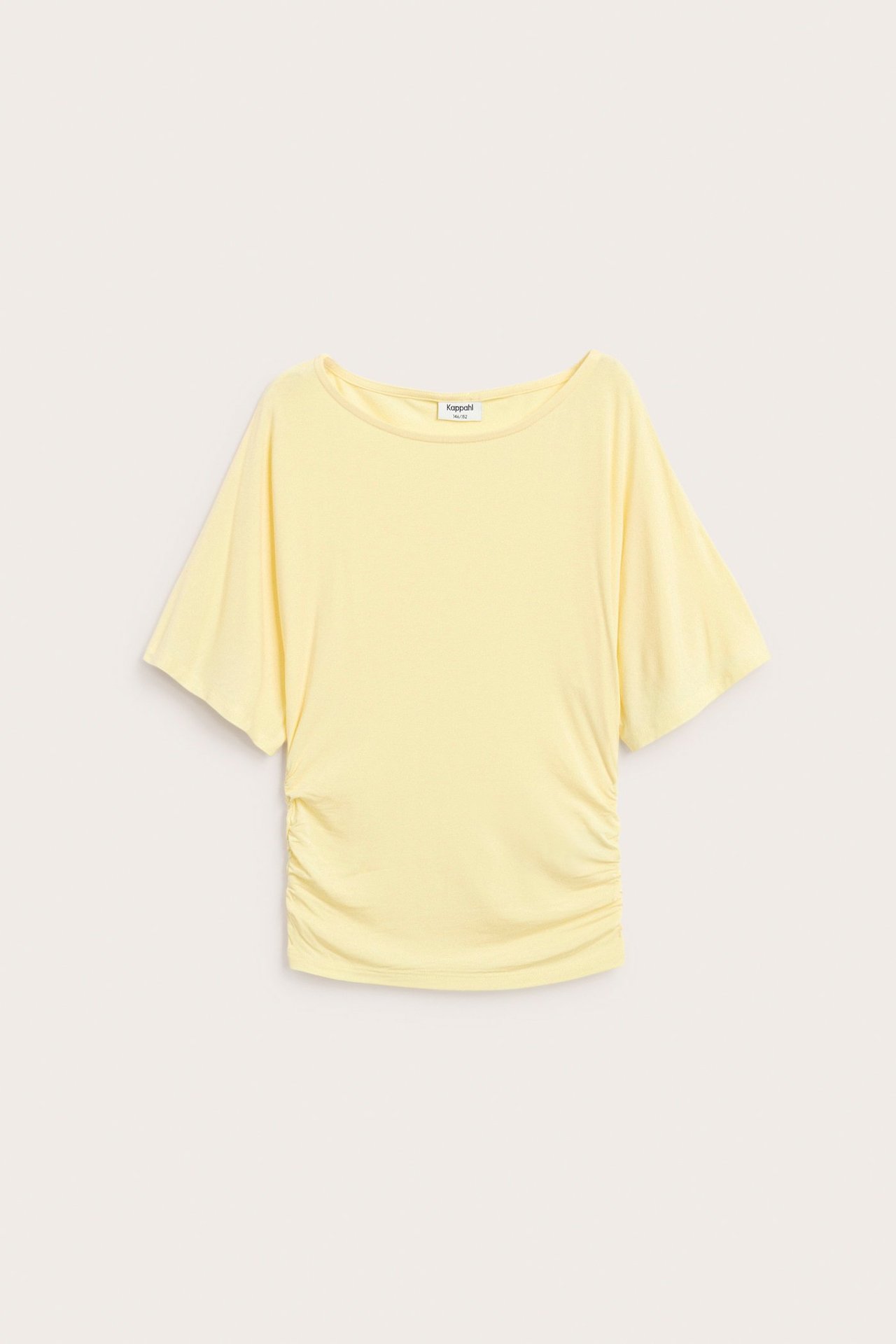 Widok z przodu jasnożółtego topu z motylkowymi rękawami i marszczonymi bokami.