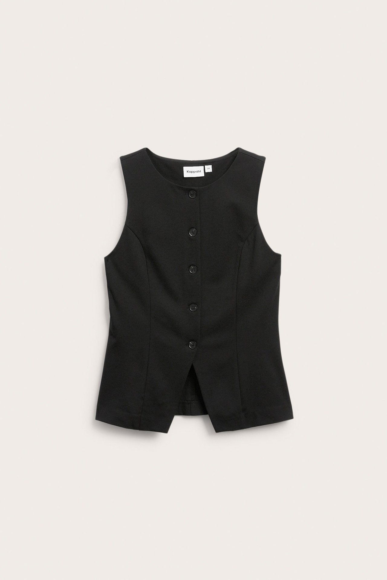 Edestä kuvattu istuva musta yksivärinen liivi edessä napeilla.