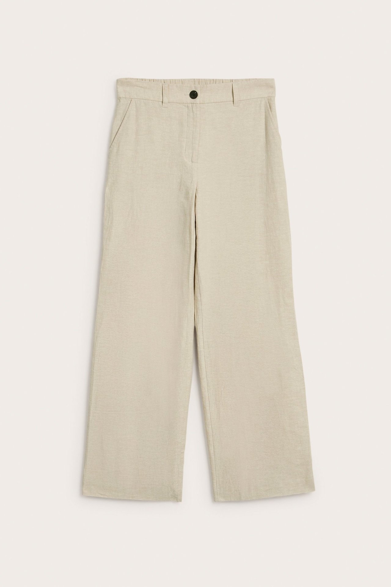 Edestä, beiget melerat pellavasekoitepuvunhousut leveillä lahkeilla, musta nappi ja vetoketju.