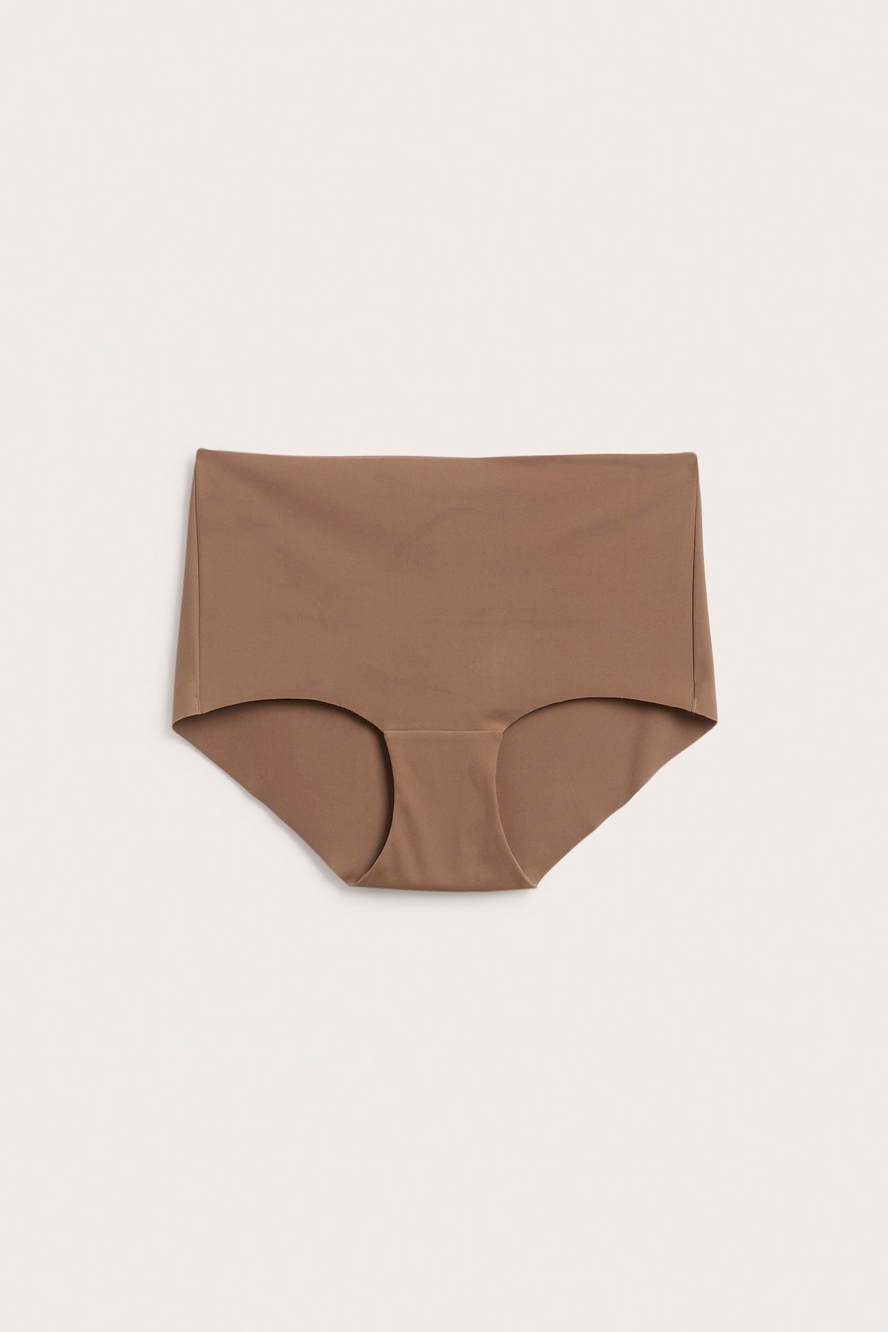 Edestä päin, ruskeat hipsteralushousut, sileää mikrokuitua, yksiväriset.