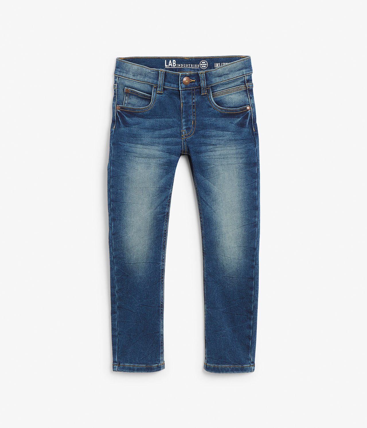 Edestä näkymä lasten sinisistä slim fit -joggerfarkuista, joissa on painonappi ja viisi taskua.