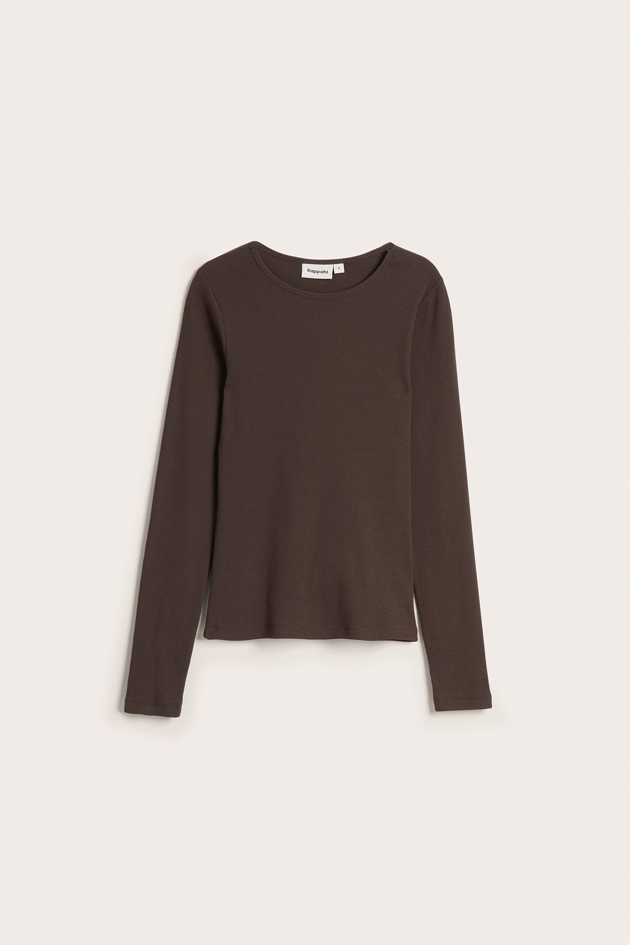 Widok z przodu, ciemnobrązowy prążkowany top z długim rękawem i okrągłym dekoltem.