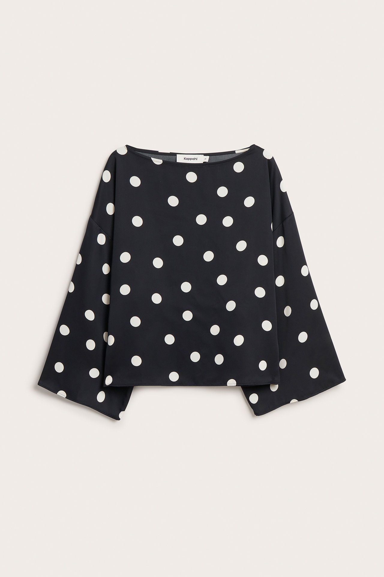 Prikkete satengbluse