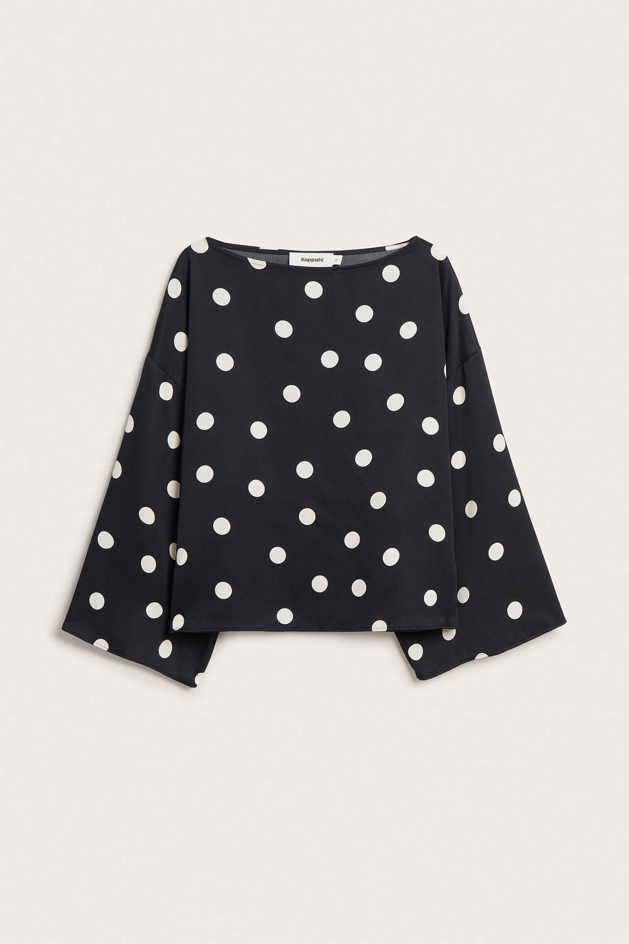 Prikkete satengbluse