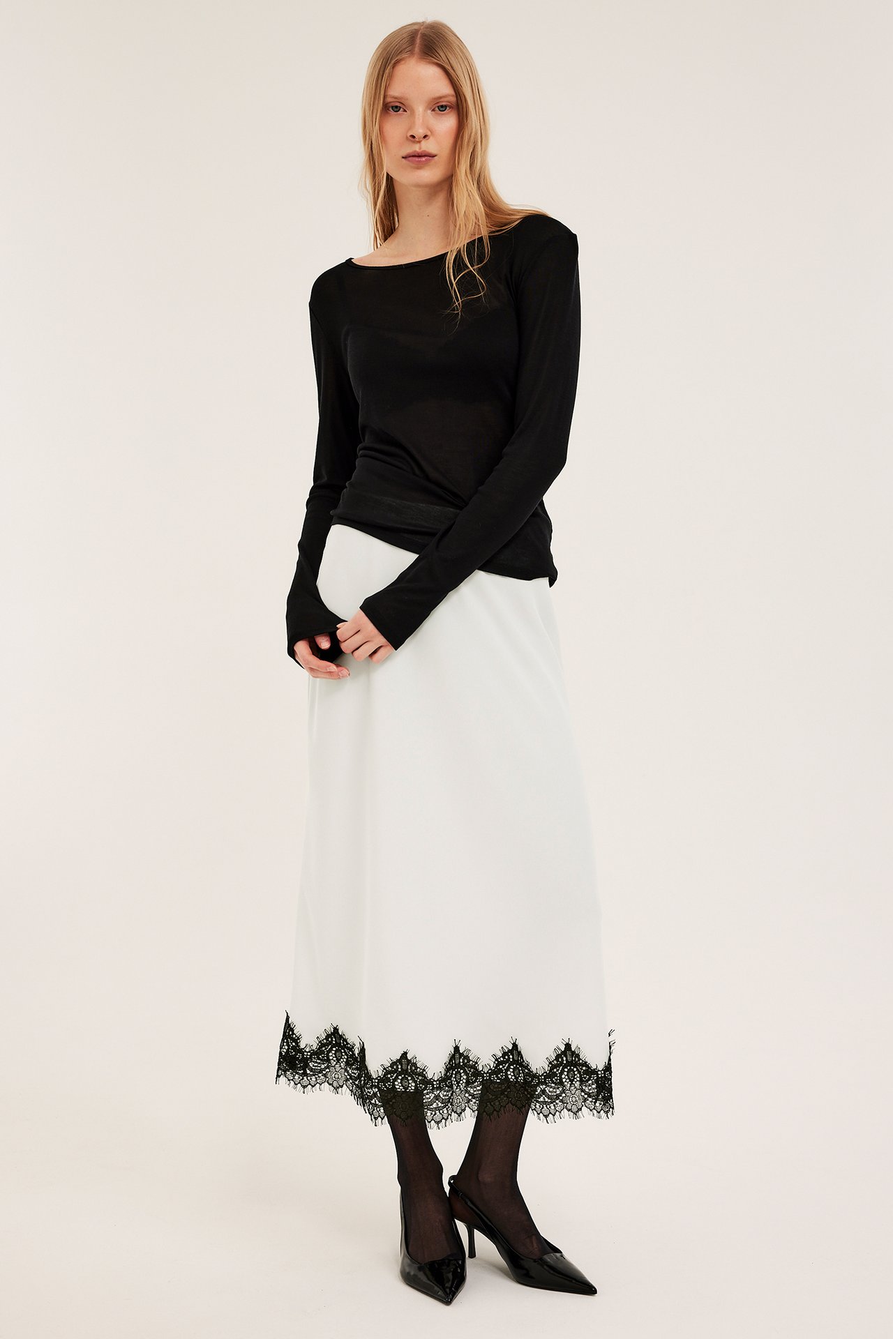 Satinkjol med spetskant