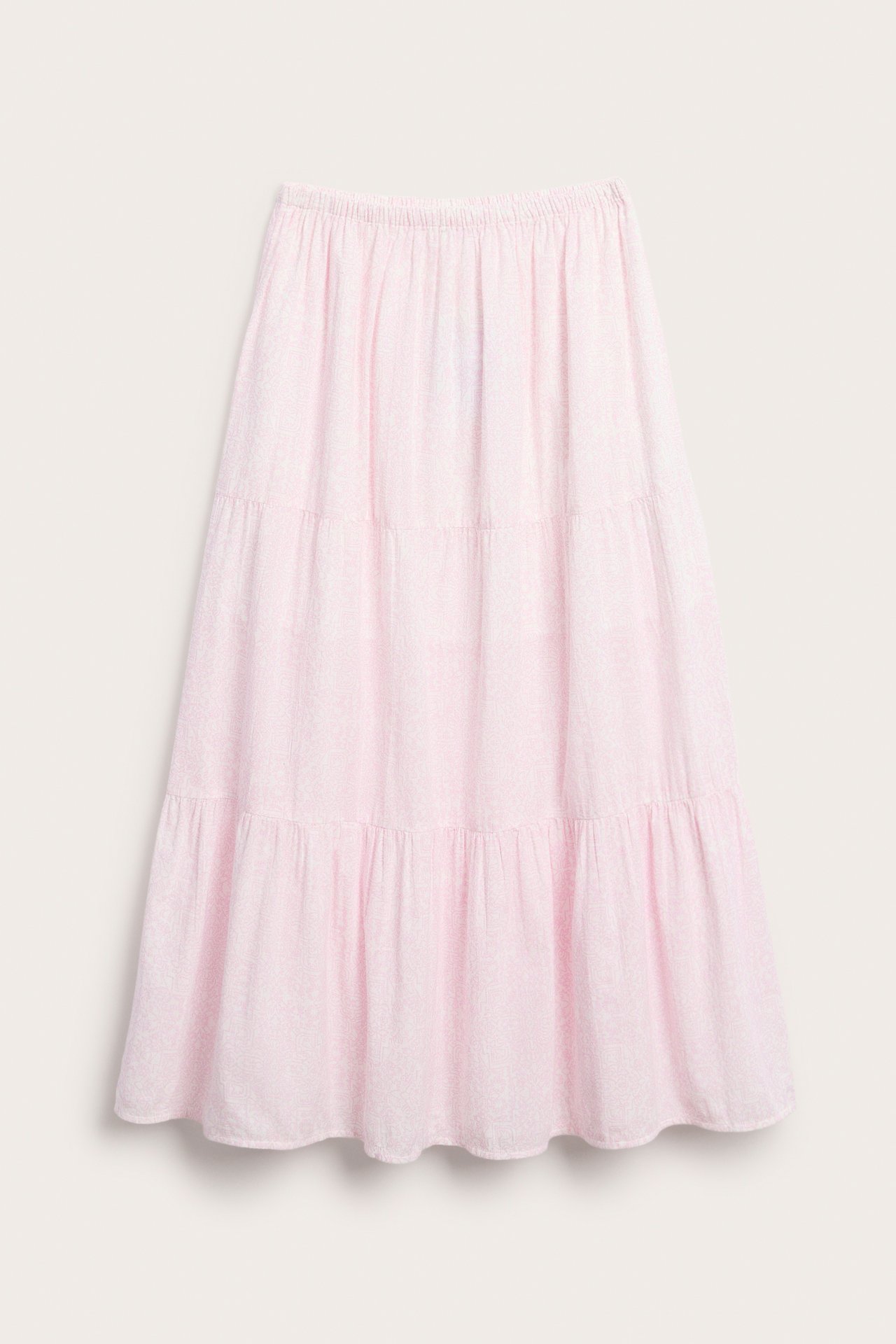 Edestä: Vaaleanpunainen puuvillainen maksihame joustovyötäröllä, kerrostettu ja pienikuvioinen.