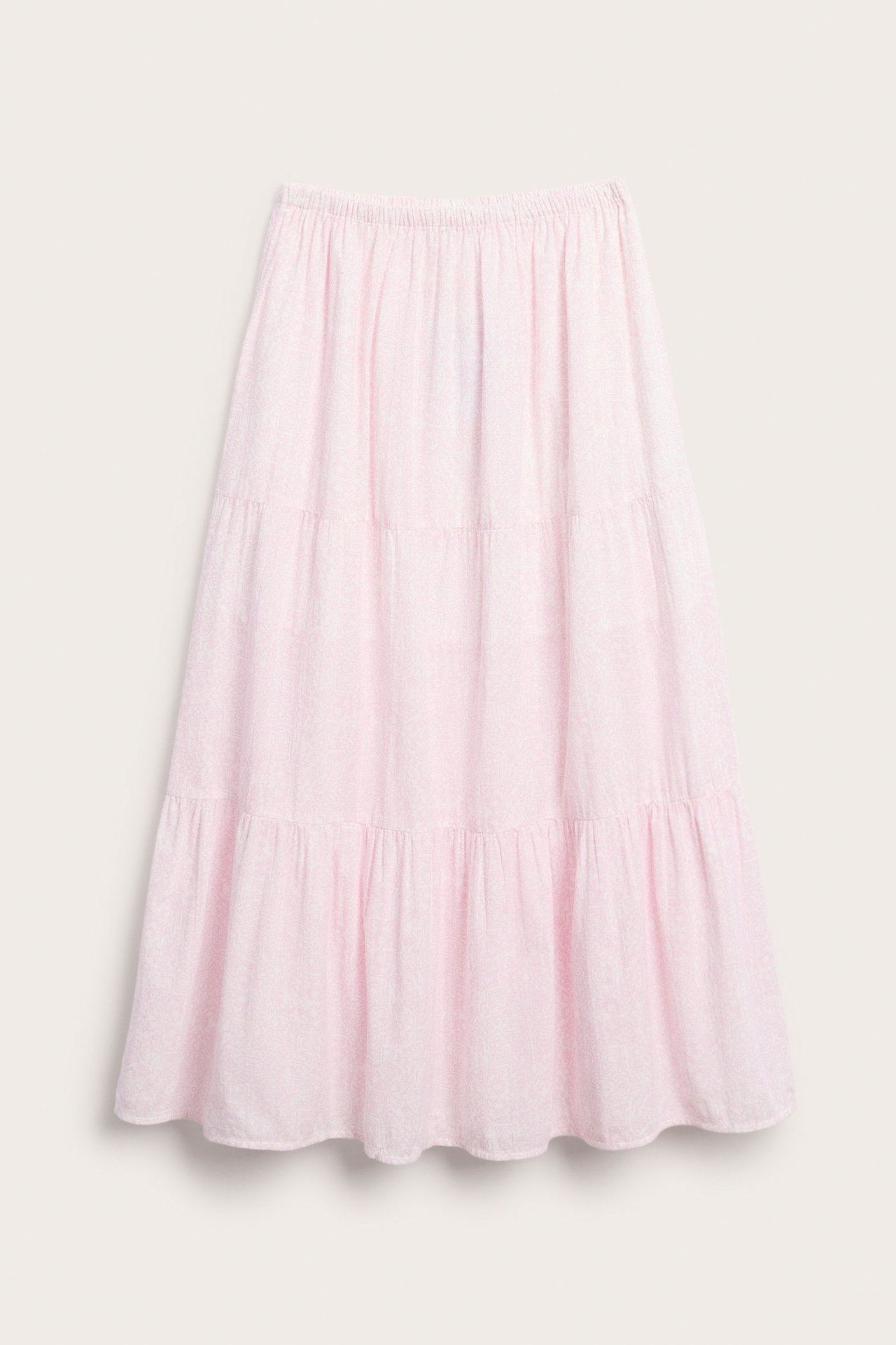 Edestä: Vaaleanpunainen puuvillainen maksihame joustovyötäröllä, kerrostettu ja pienikuvioinen.