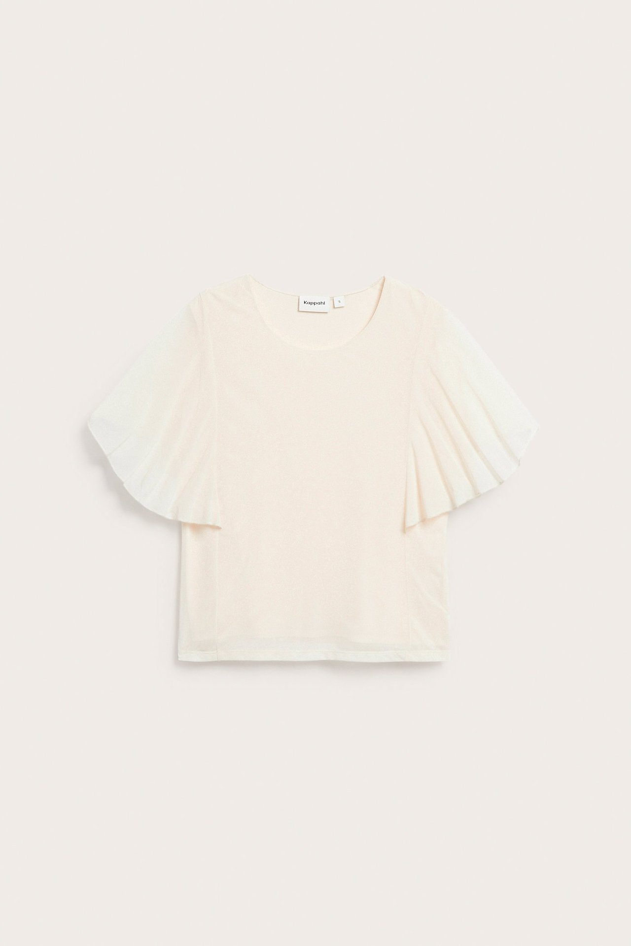 Framifrån: offwhite skir topp med rund hals och korta, vida ängelsärmar.