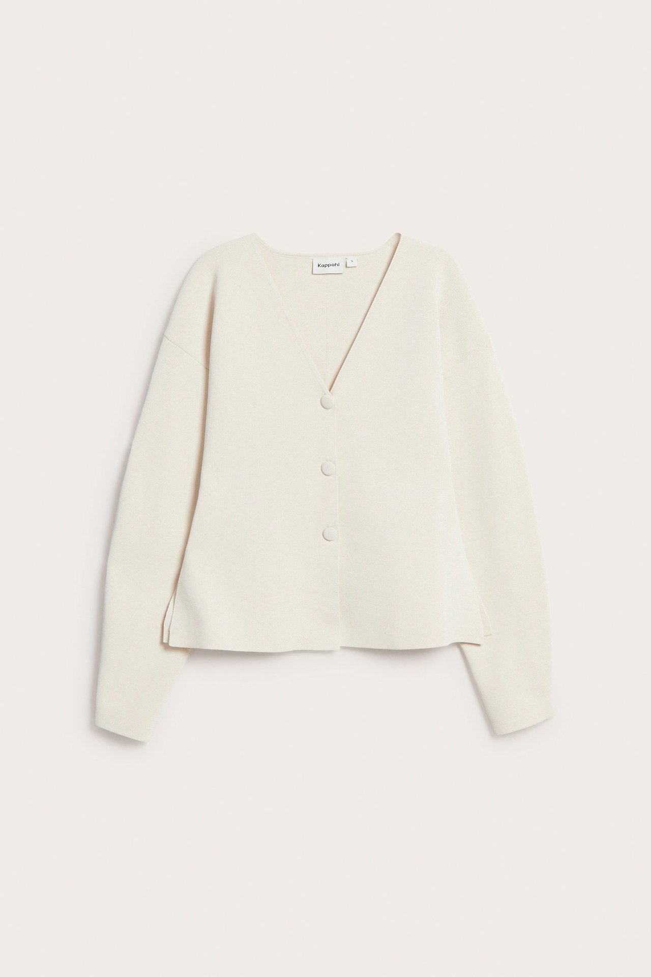 Widok z przodu: Ecru taliowany kardigan z mieszanki poliestru, z długimi rękawami, dekoltem w serek i trzema guzikami.