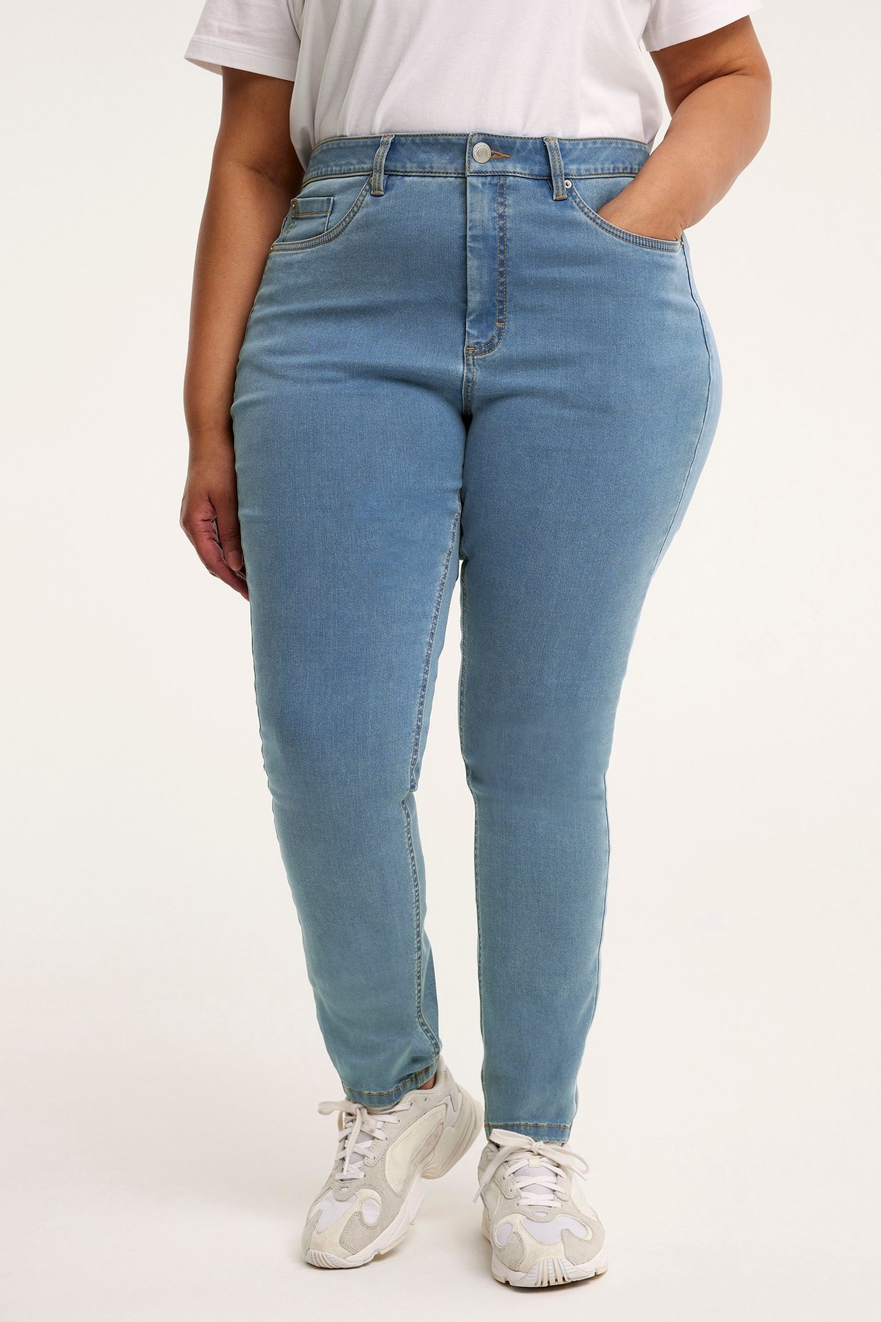 Ebba slim jeans Vaalea denimi - null - 4