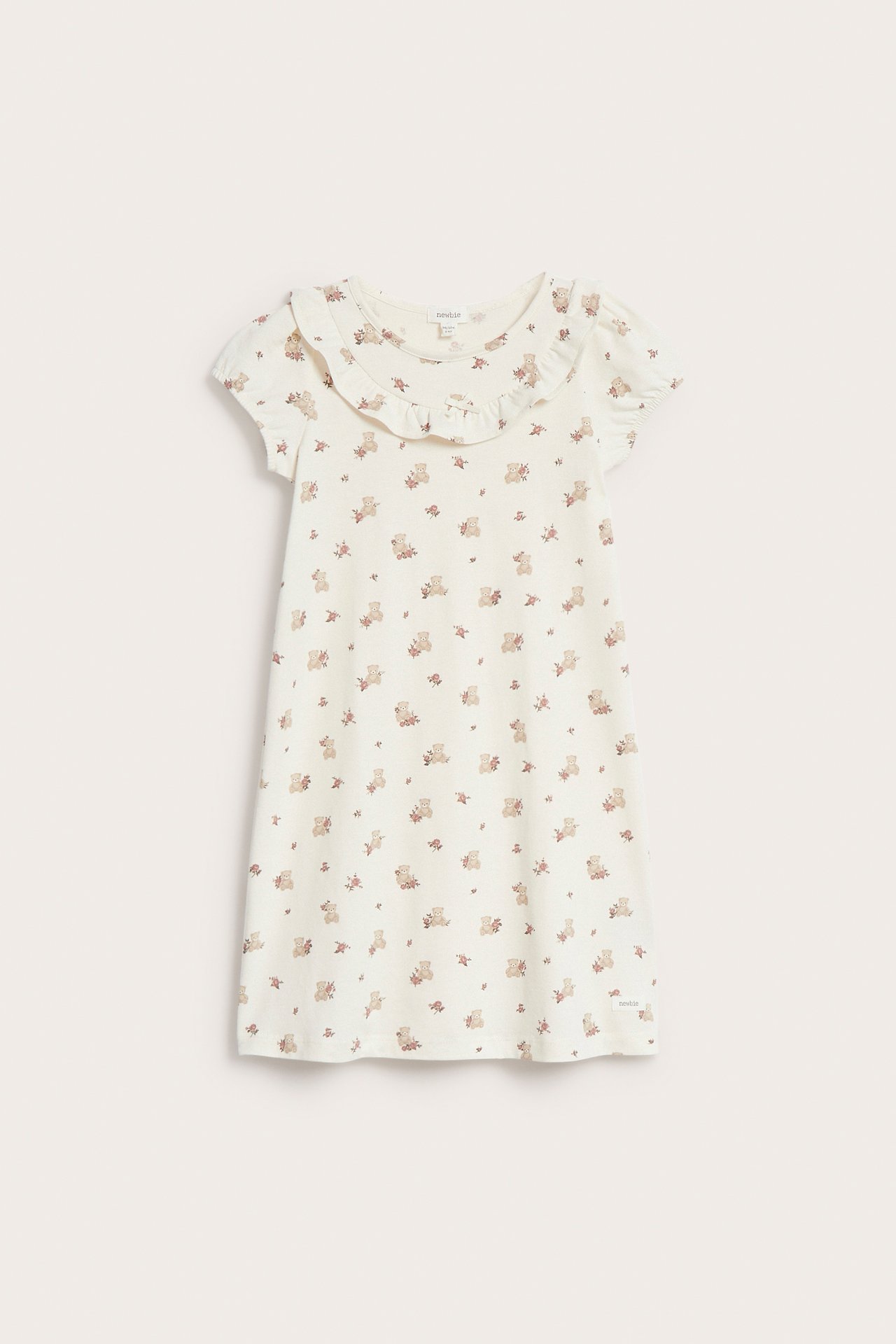 Widok z przodu: Ecru bawełniana koszula nocna z falbankowym kołnierzem, krótkimi rękawami i wzorem w misie i róże.