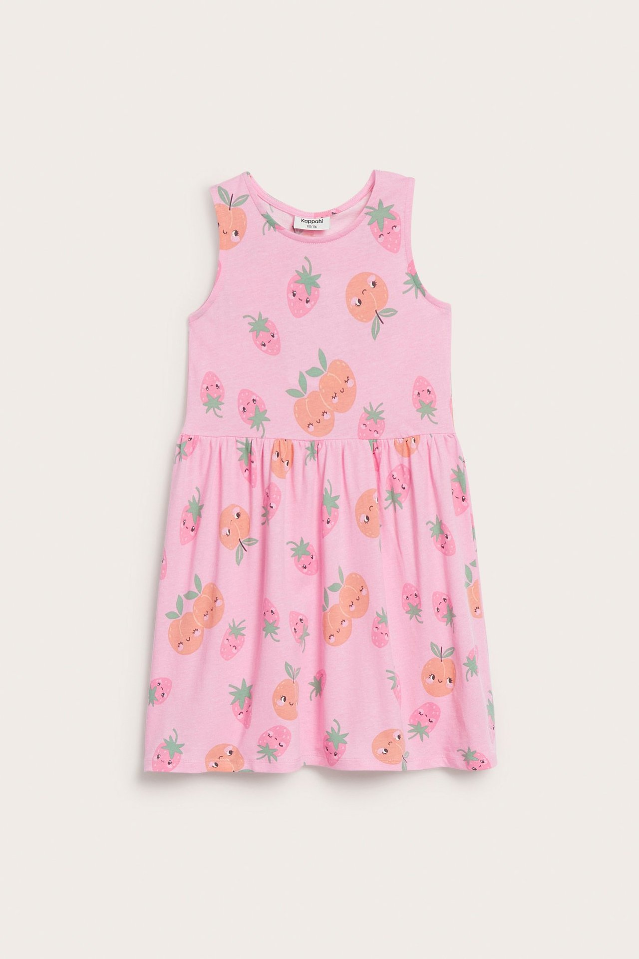 Widok z przodu, jasnoróżowa bawełniana sukienka dziecięca z wzorem brzoskwiń i truskawek.