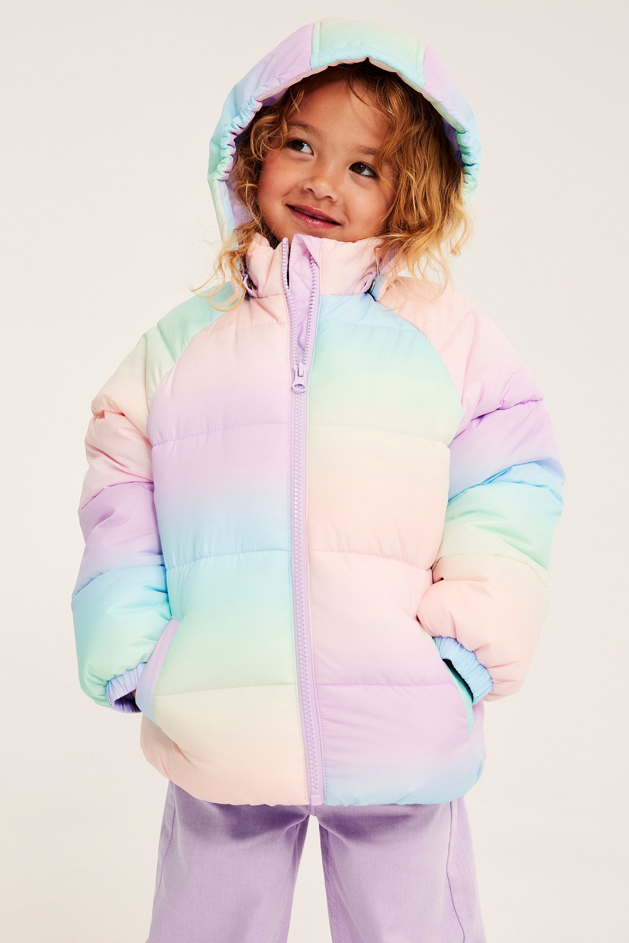 Sateenkaarenvärinen puffer-takki