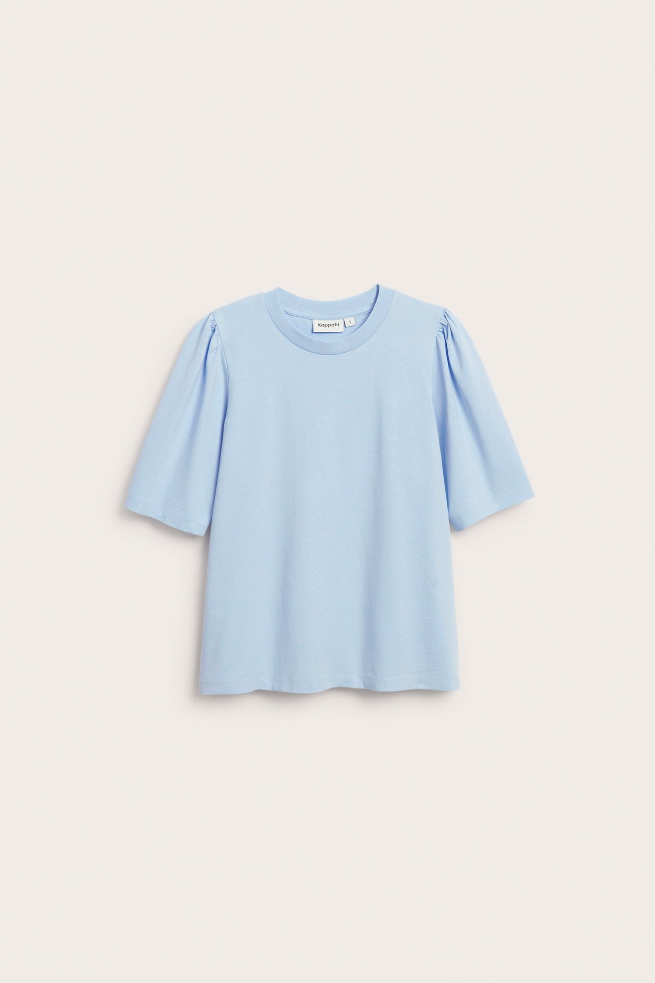 Frontvisning av en lyseblå bomullstopp med korte puffermer og rund hals.