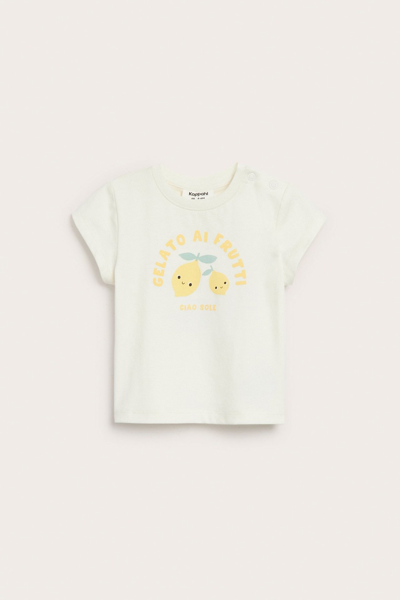 Frontvy av en offwhite baby-t-shirt i bomull med citrontryck fram och tryckknappar på axeln.