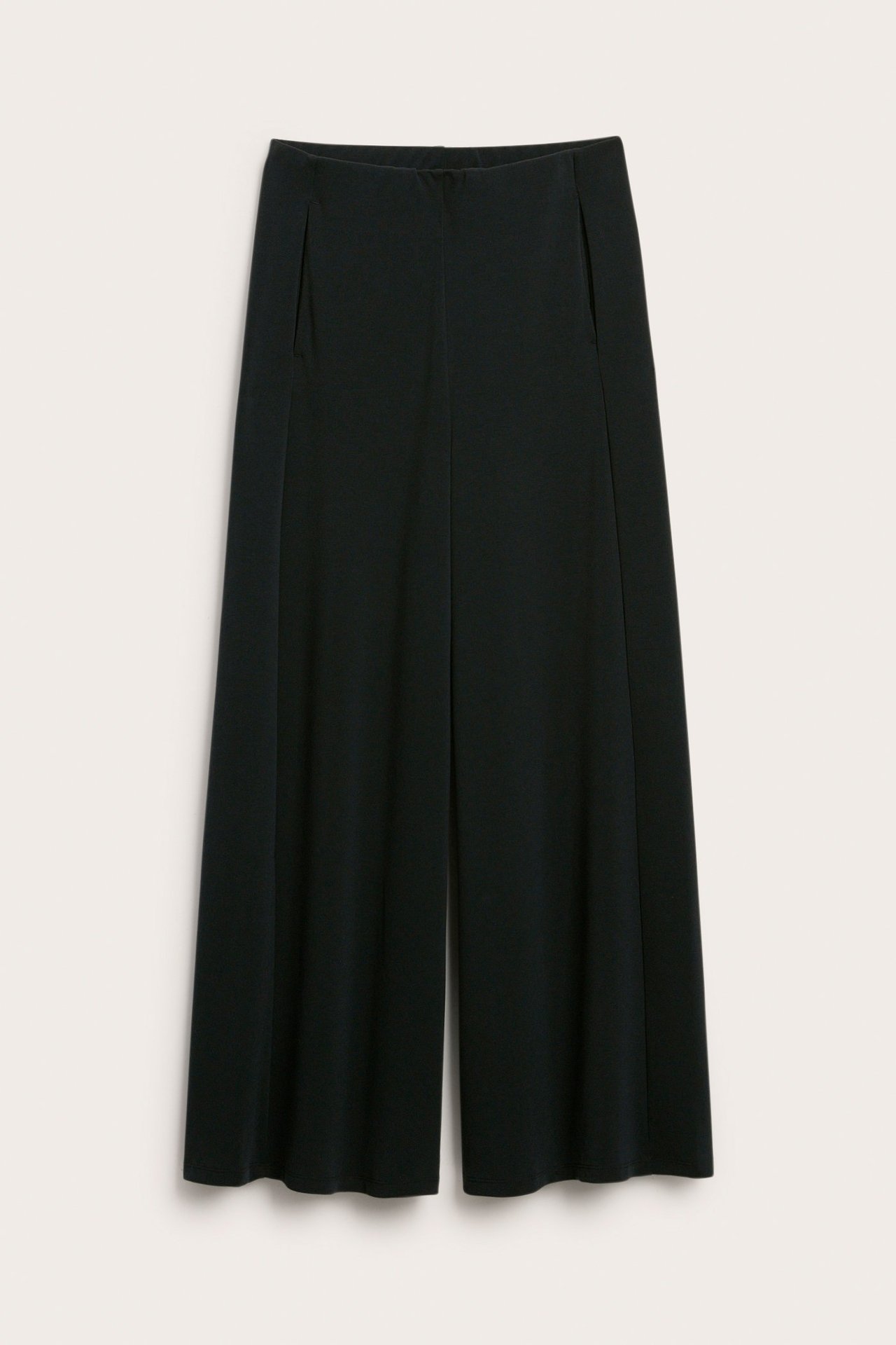 Framifrån svarta raka loungebyxor med resår i midjan och sidfickor i modalblandning.