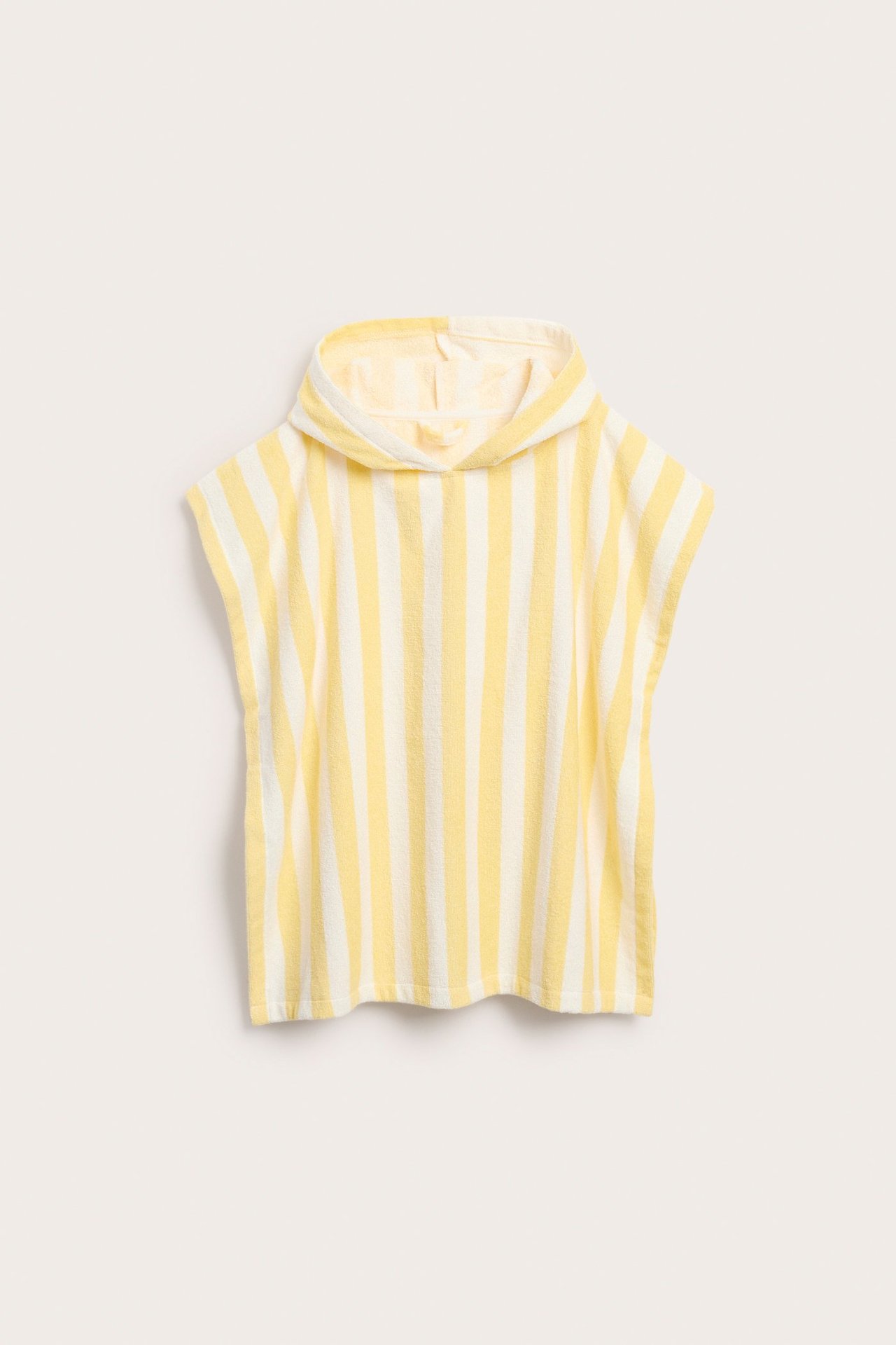 Widok z przodu: Dziecięce, biało-żółte, w paski, bawełniane frotte ponczo kąpielowe z kapturem.