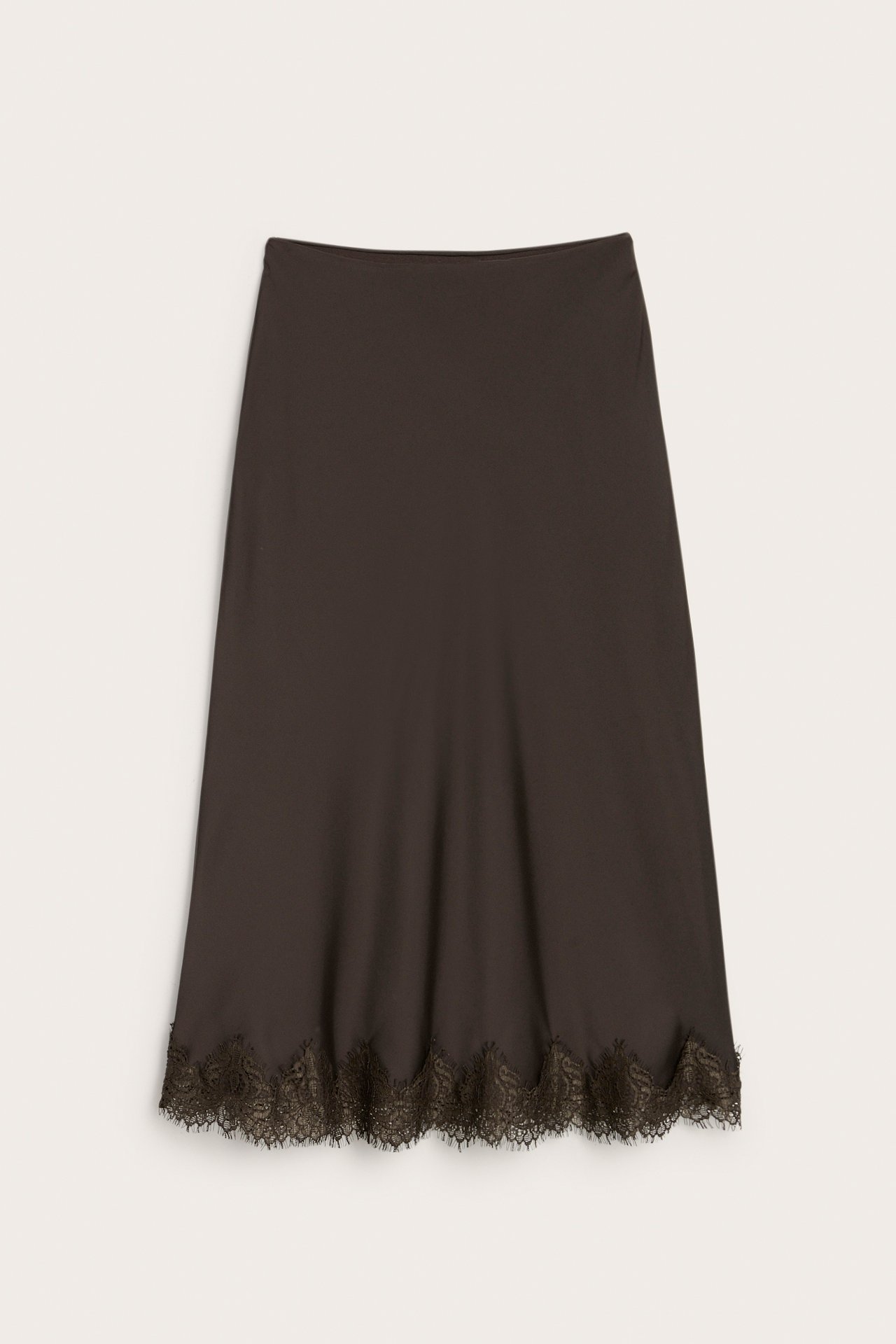 Satiinihame pitsireunalla