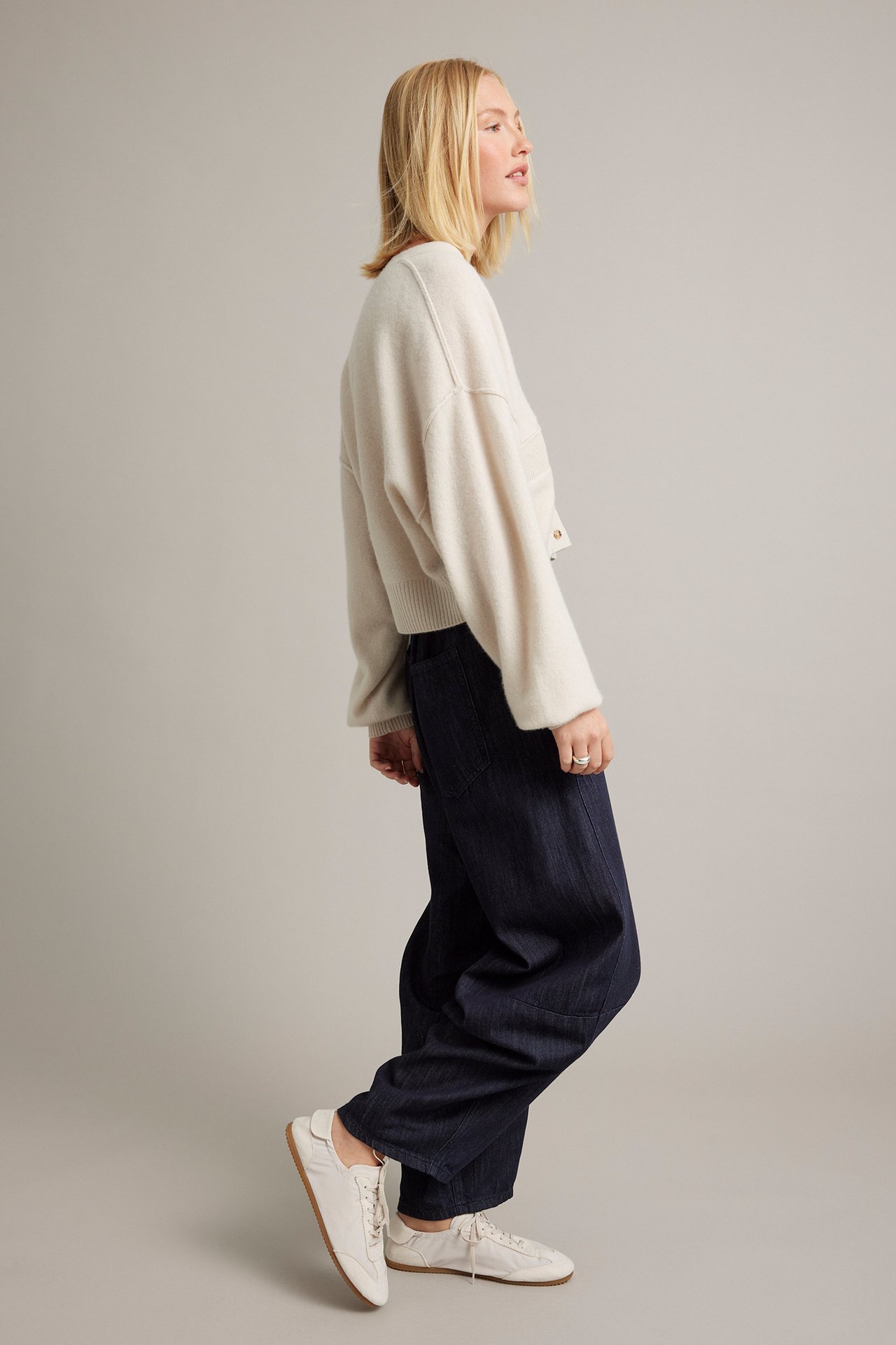 Pull-on jeans barrel fit