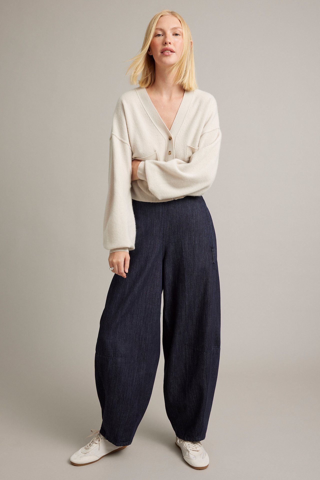 Pull-on jeans barrel fit