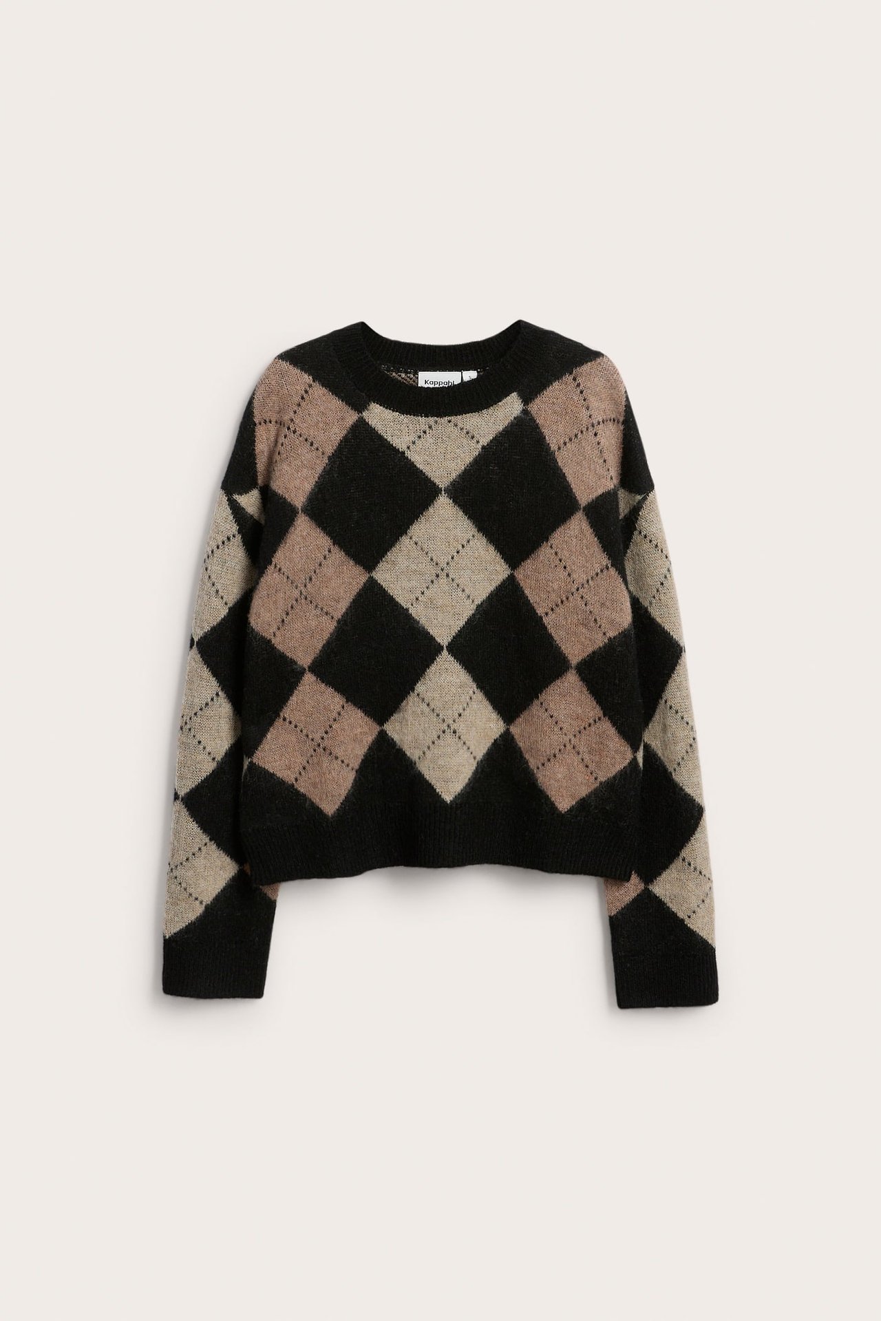Edestäpäin kuvattu musta, beige ja vaaleanruskea argyle-kuvioinen neulepusero.