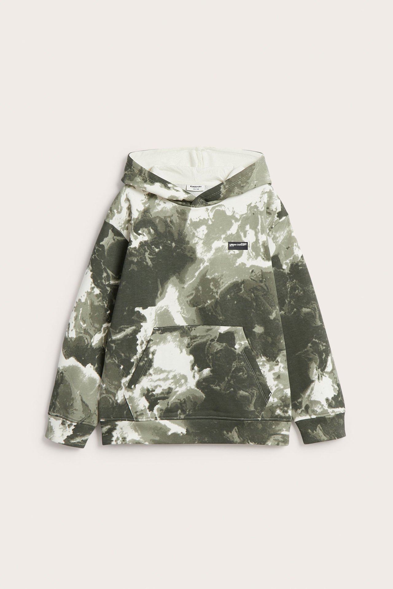 Frontbilde av en barnehoodie i mørkegrønt og hvitt marmortrykk med kengurulomme.