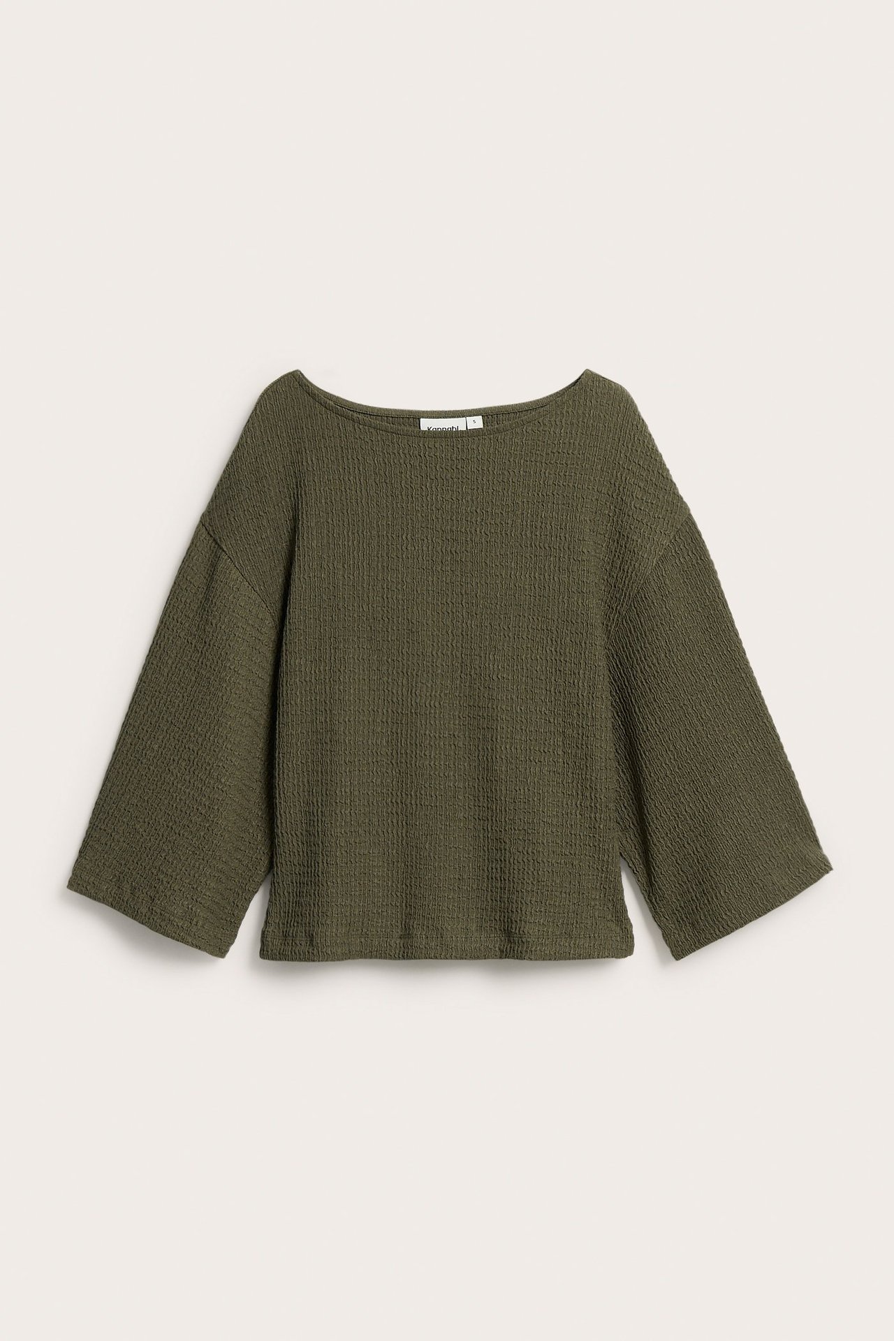 Widok z przodu zielonego, strukturalnego topu damskiego z szerokimi rękawami kimono.